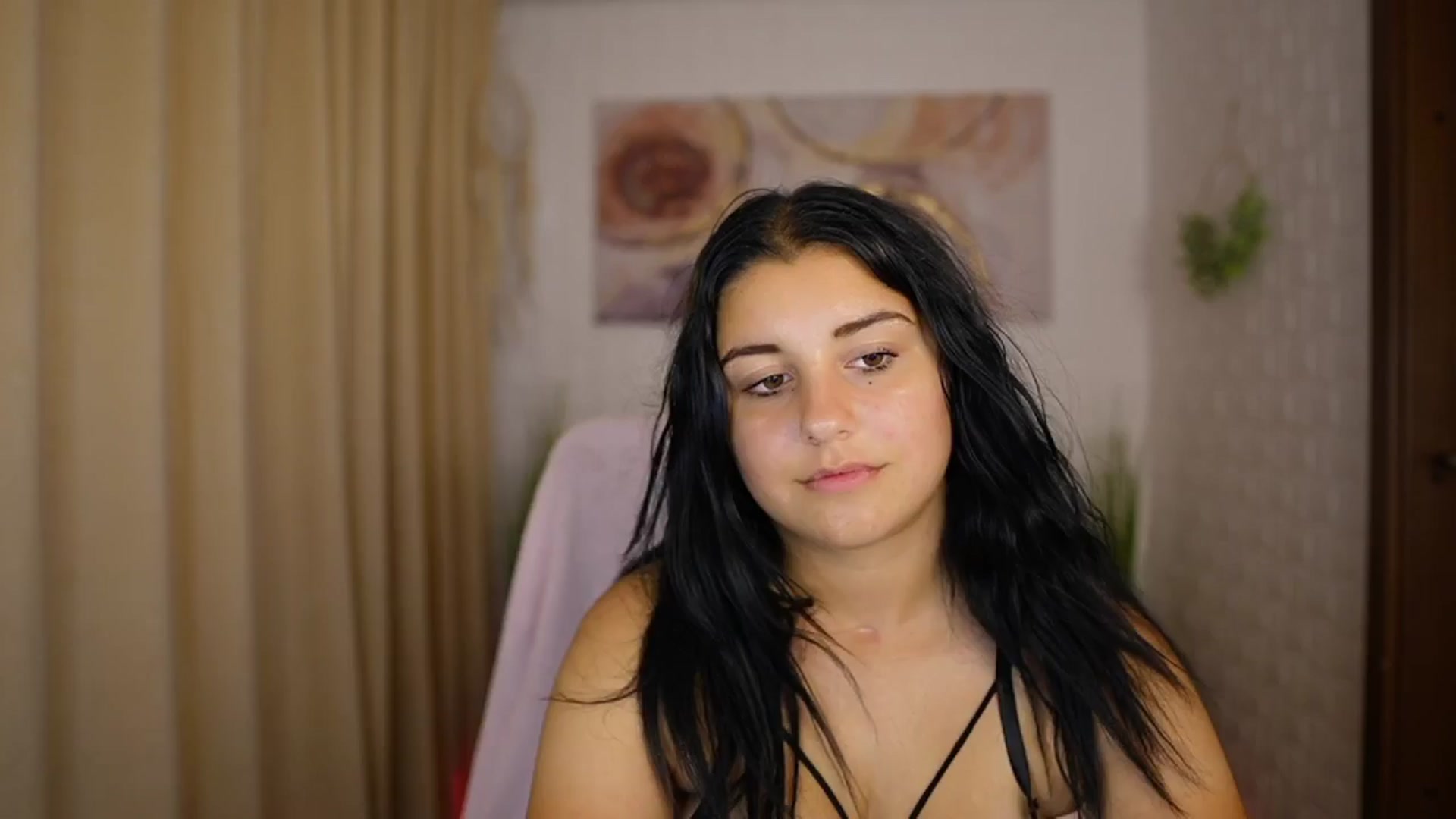 Gallery image thumbnail from Liya__Silver's myfreecams stream on, 08/08/2024, 17:49 image 17 of 20