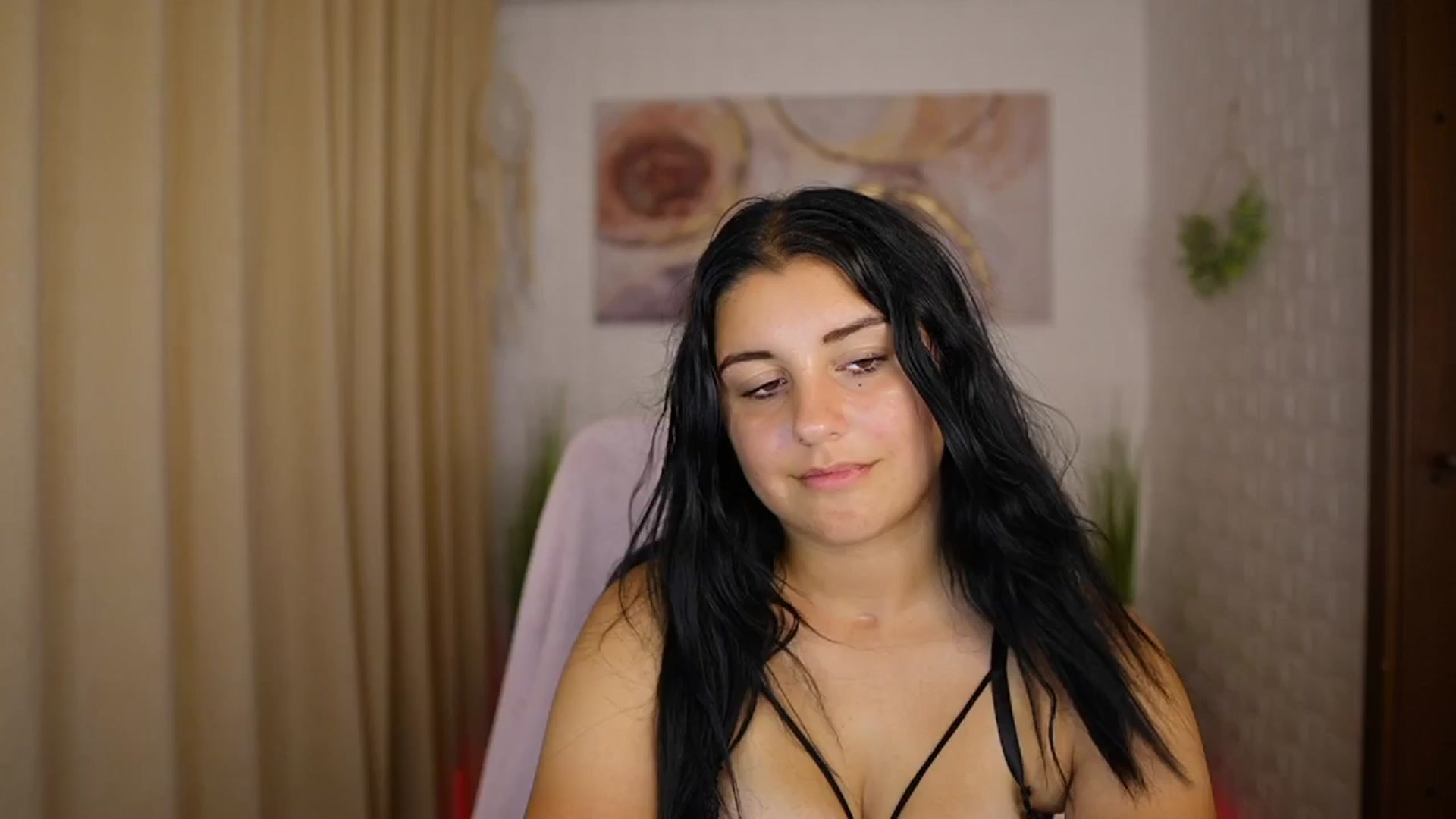 Gallery image thumbnail from Liya__Silver's myfreecams stream on, 08/08/2024, 17:49 image 16 of 20