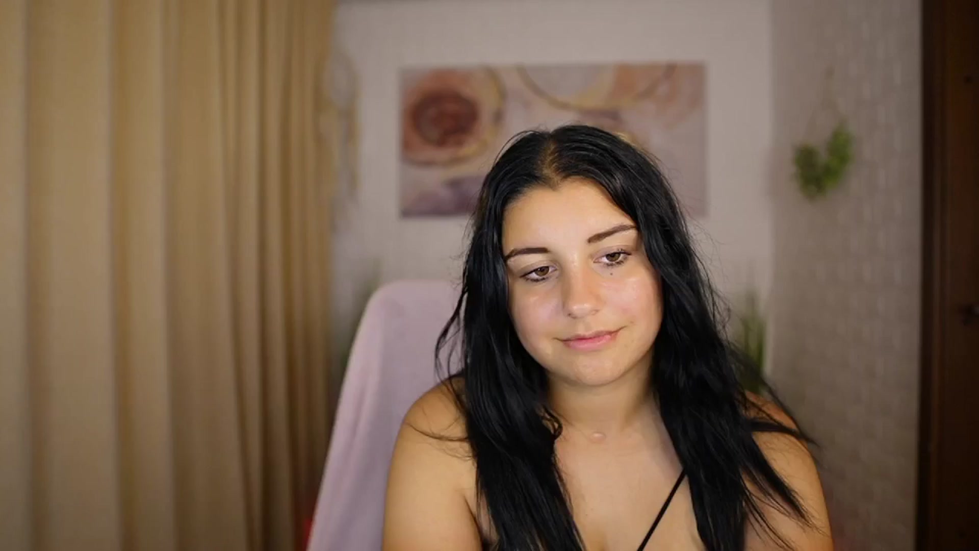 Gallery image thumbnail from Liya__Silver's myfreecams stream on, 08/08/2024, 17:49 image 18 of 20