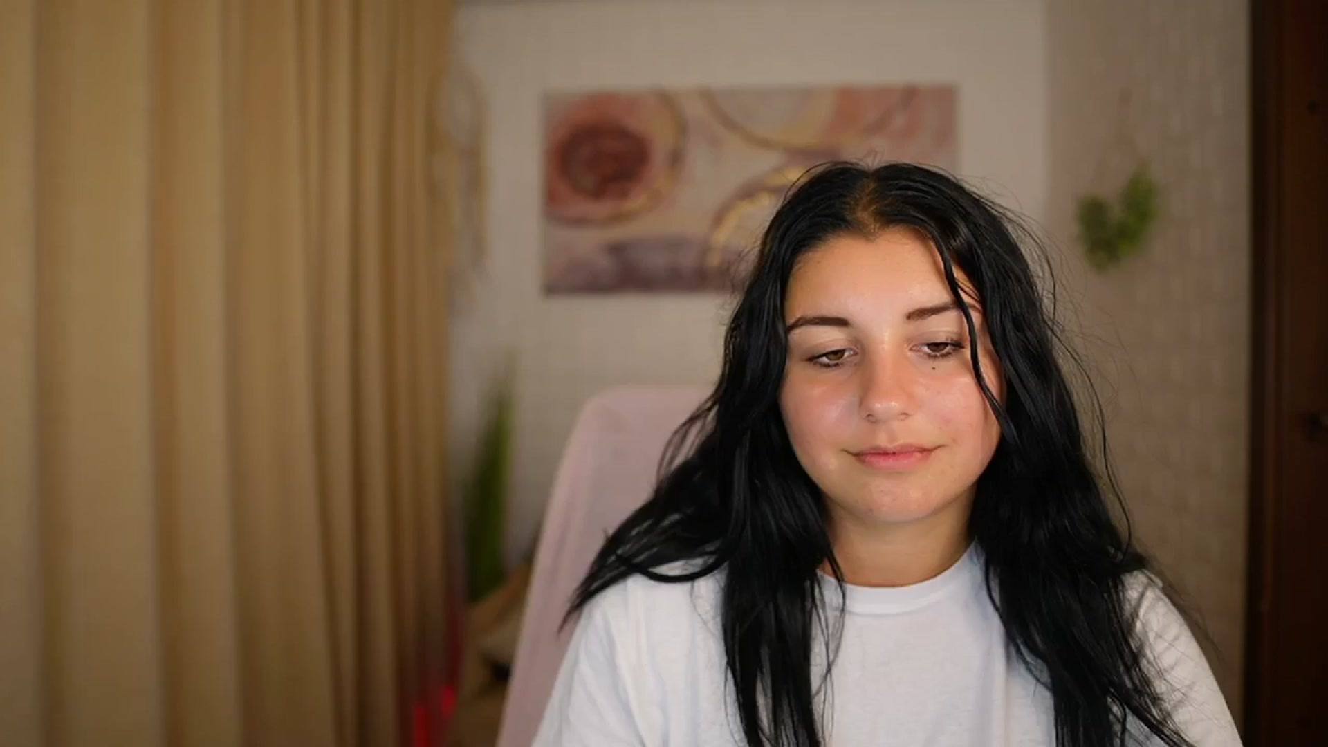 Gallery image thumbnail from Liya__Silver's myfreecams stream on, 08/08/2024, 17:49 image 9 of 20