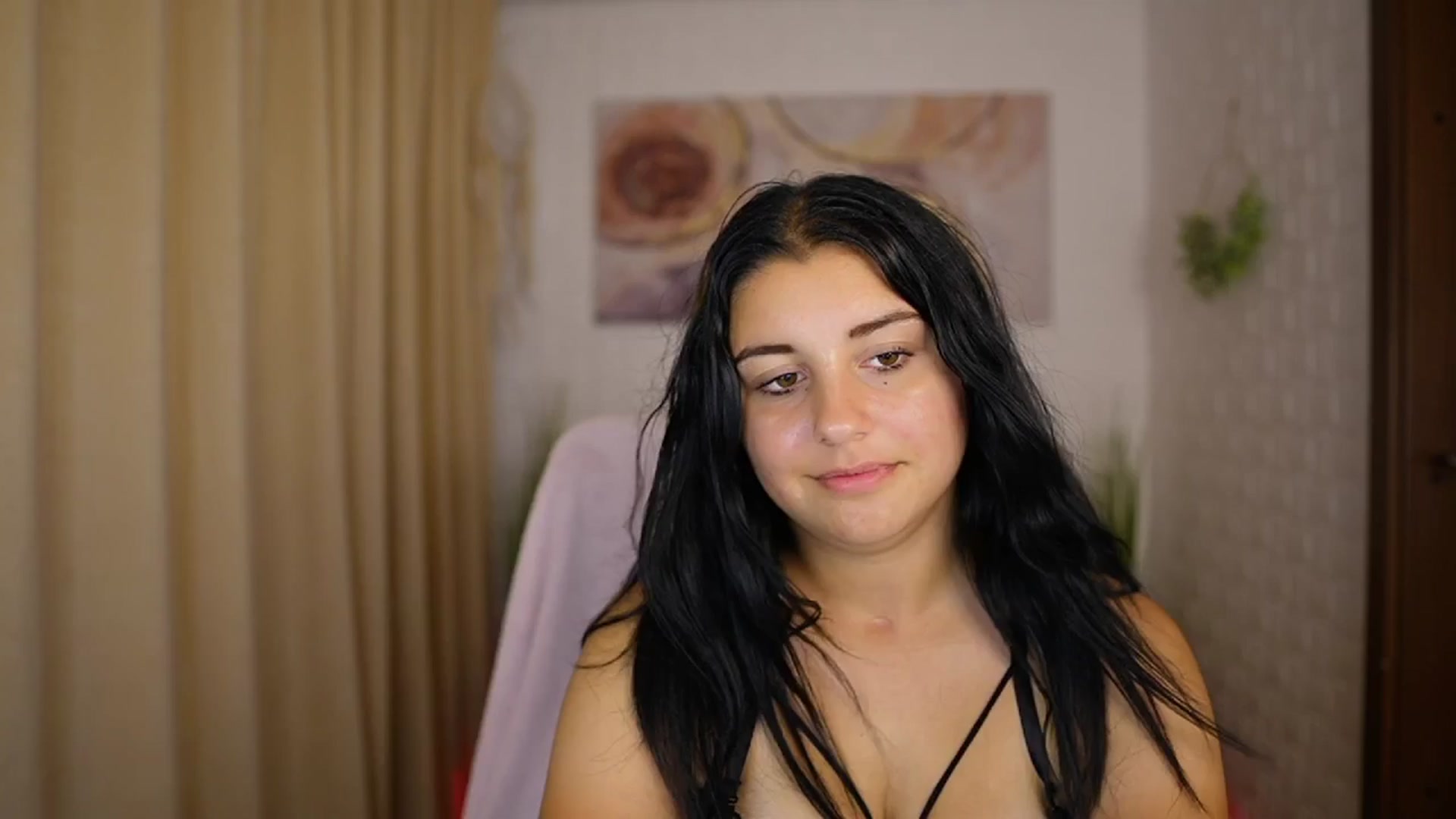 Gallery image thumbnail from Liya__Silver's myfreecams stream on, 08/08/2024, 17:49 image 13 of 20