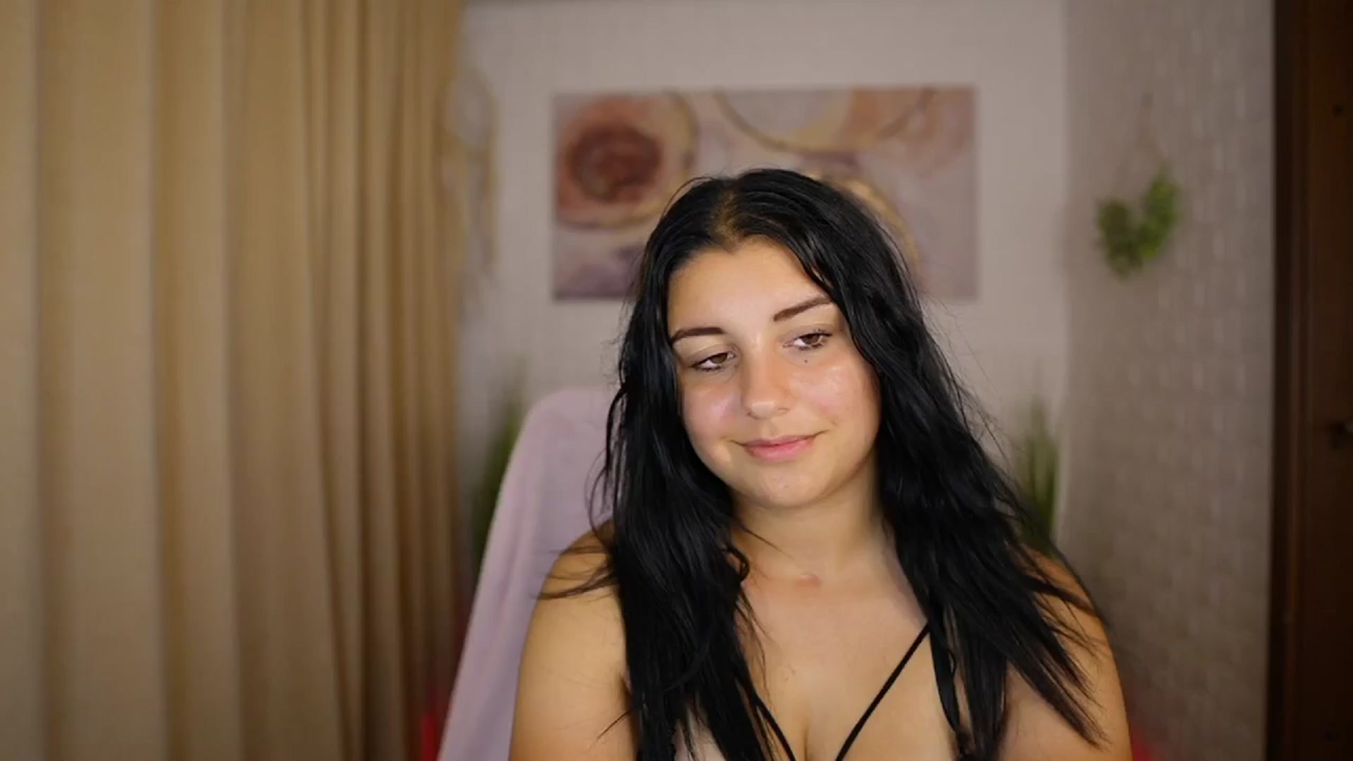 Gallery image thumbnail from Liya__Silver's myfreecams stream on, 08/08/2024, 17:49 image 20 of 20