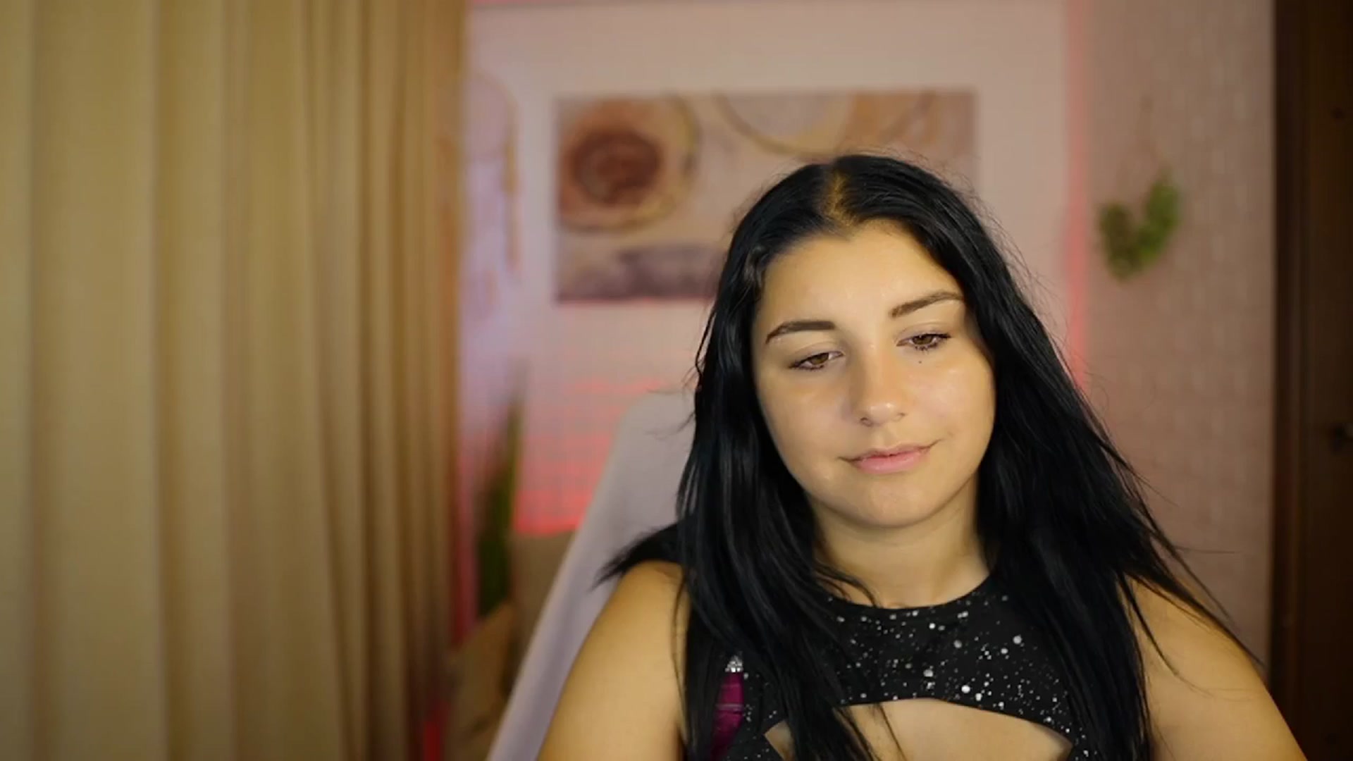 Gallery image thumbnail from Liya__Silver's myfreecams stream on, 08/09/2024, 15:36 image 12 of 20