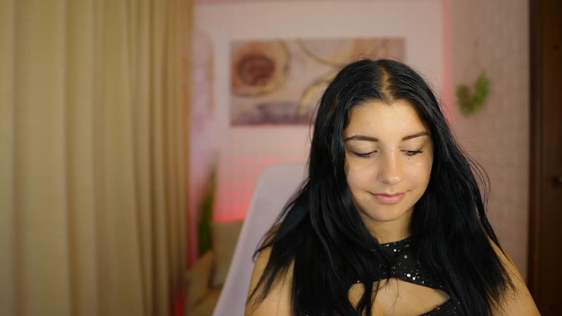 Gallery image thumbnail from Liya__Silver's myfreecams stream on, 08/09/2024, 17:18 image 15 of 20