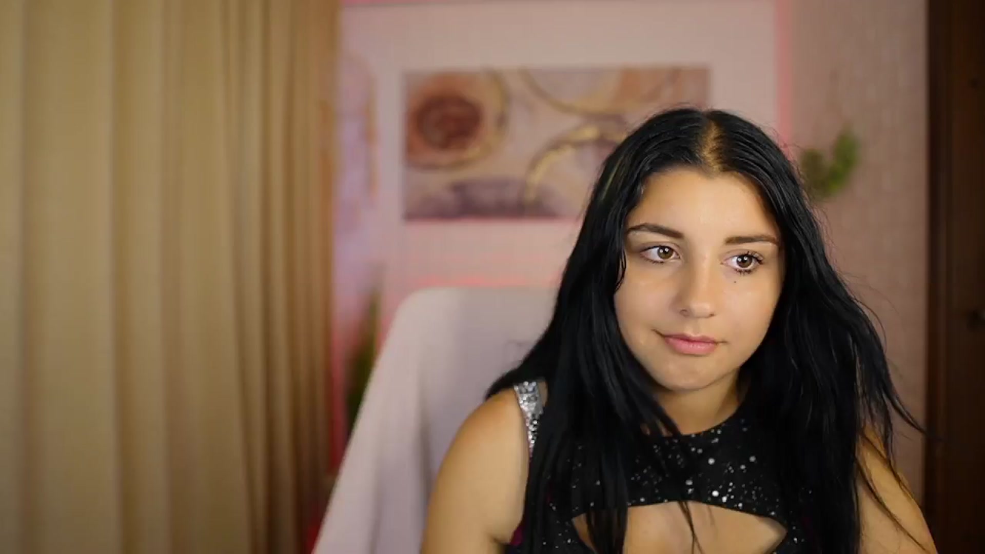 Gallery image thumbnail from Liya__Silver's myfreecams stream on, 08/09/2024, 17:18 image 1 of 20