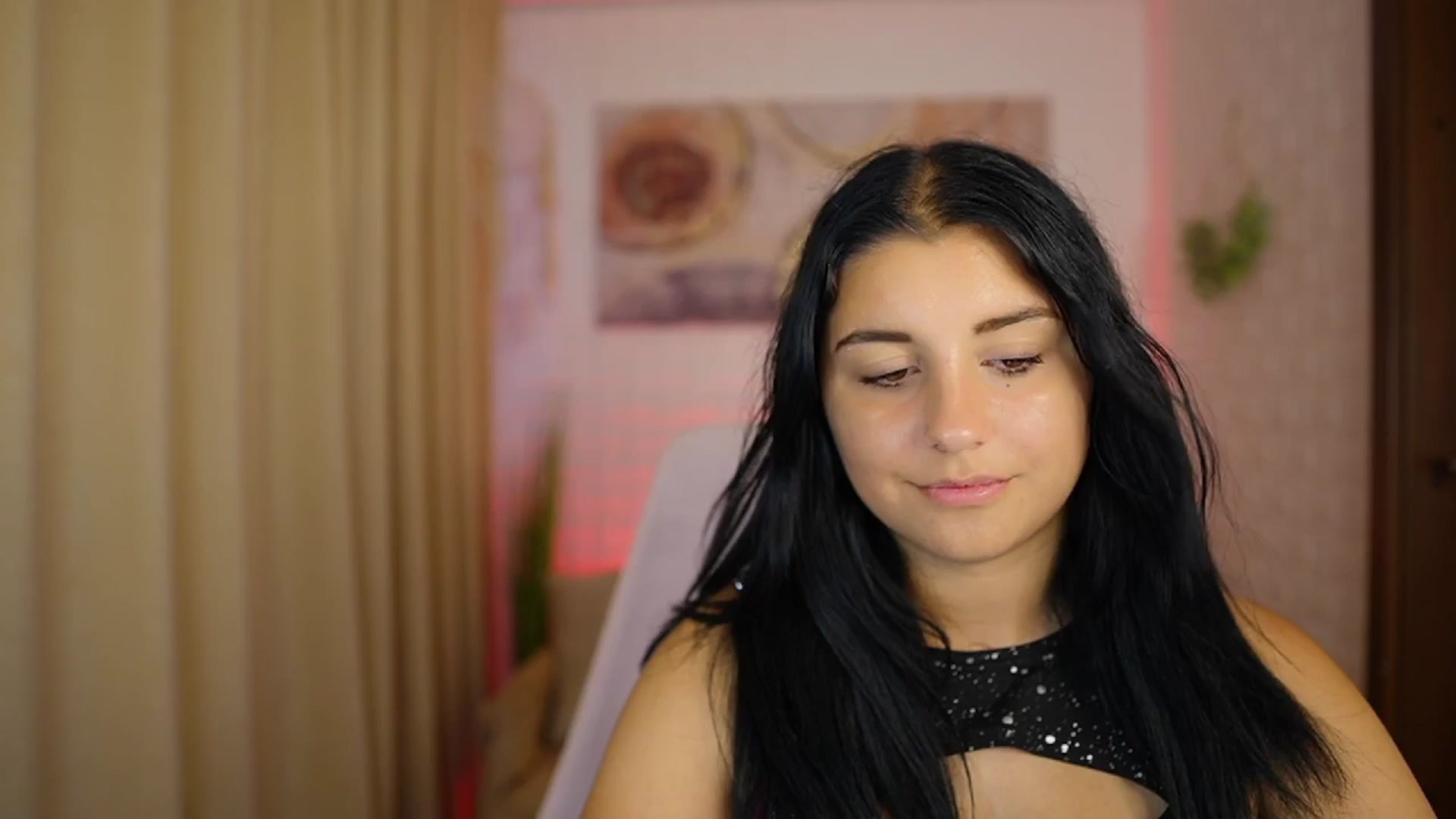Gallery image thumbnail from Liya__Silver's myfreecams stream on, 08/09/2024, 17:18 image 17 of 20