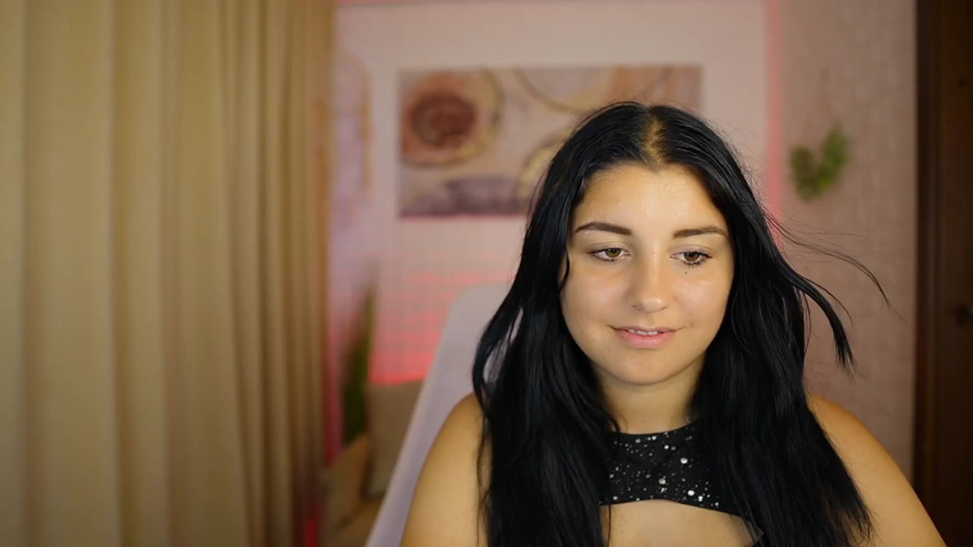 Gallery image thumbnail from Liya__Silver's myfreecams stream on, 08/09/2024, 17:18 image 16 of 20