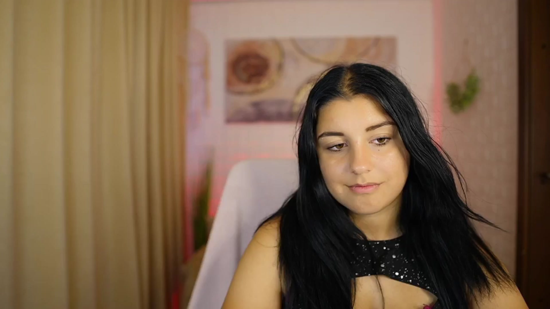 Gallery image thumbnail from Liya__Silver's myfreecams stream on, 08/09/2024, 17:18 image 10 of 20