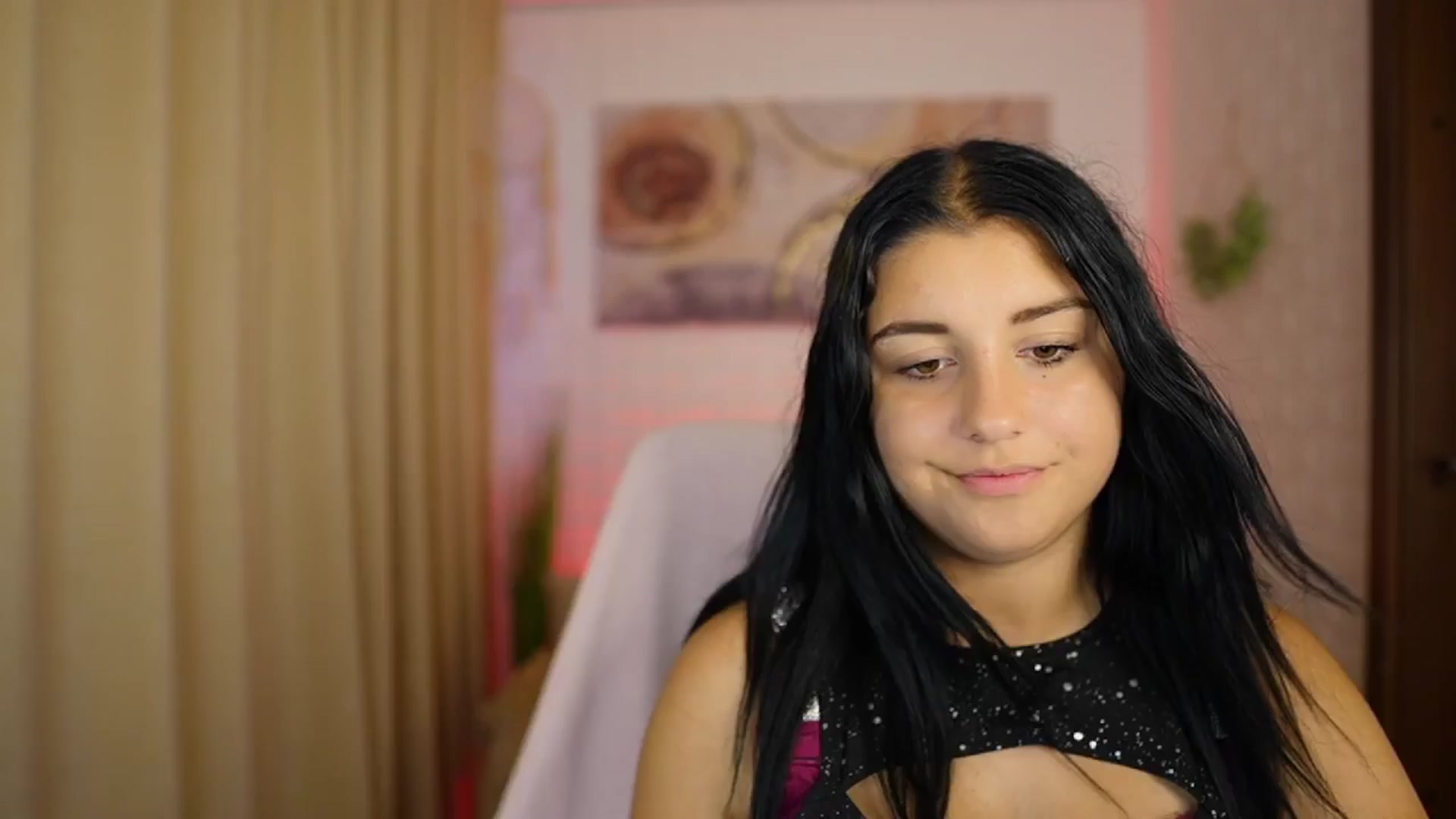 Gallery image thumbnail from Liya__Silver's myfreecams stream on, 08/09/2024, 17:18 image 2 of 20
