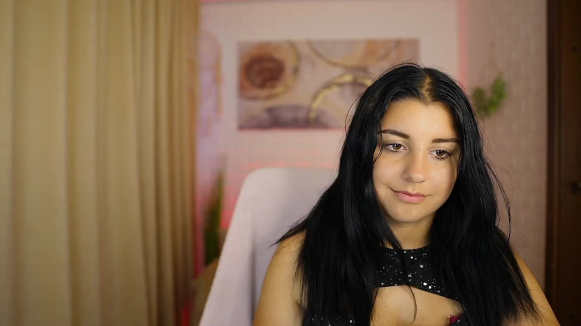 Gallery image thumbnail from Liya__Silver's myfreecams stream on, 08/09/2024, 17:18 image 9 of 20