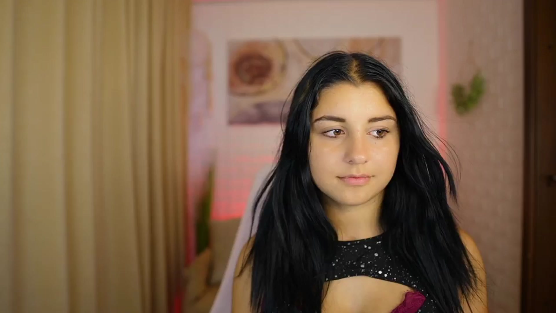 Gallery image thumbnail from Liya__Silver's myfreecams stream on, 08/09/2024, 17:18 image 14 of 20