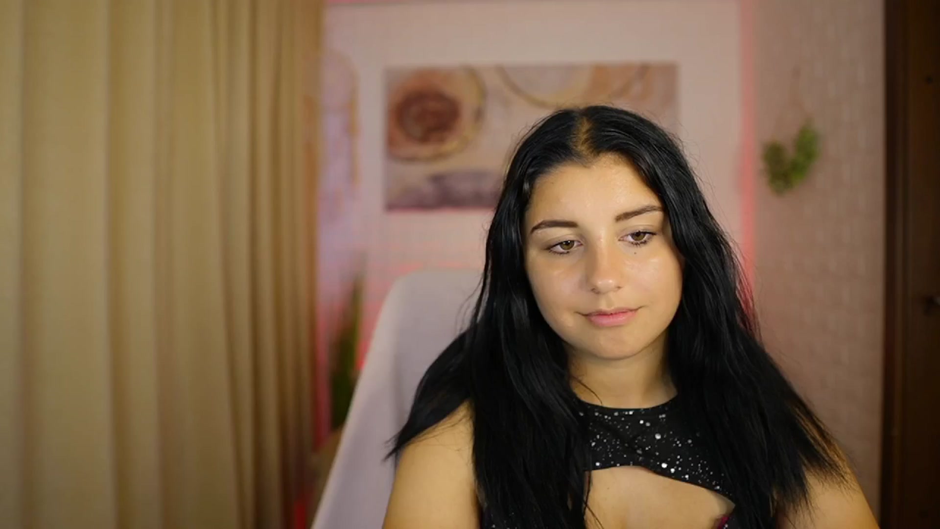 Gallery image thumbnail from Liya__Silver's myfreecams stream on, 08/09/2024, 17:18 image 6 of 20