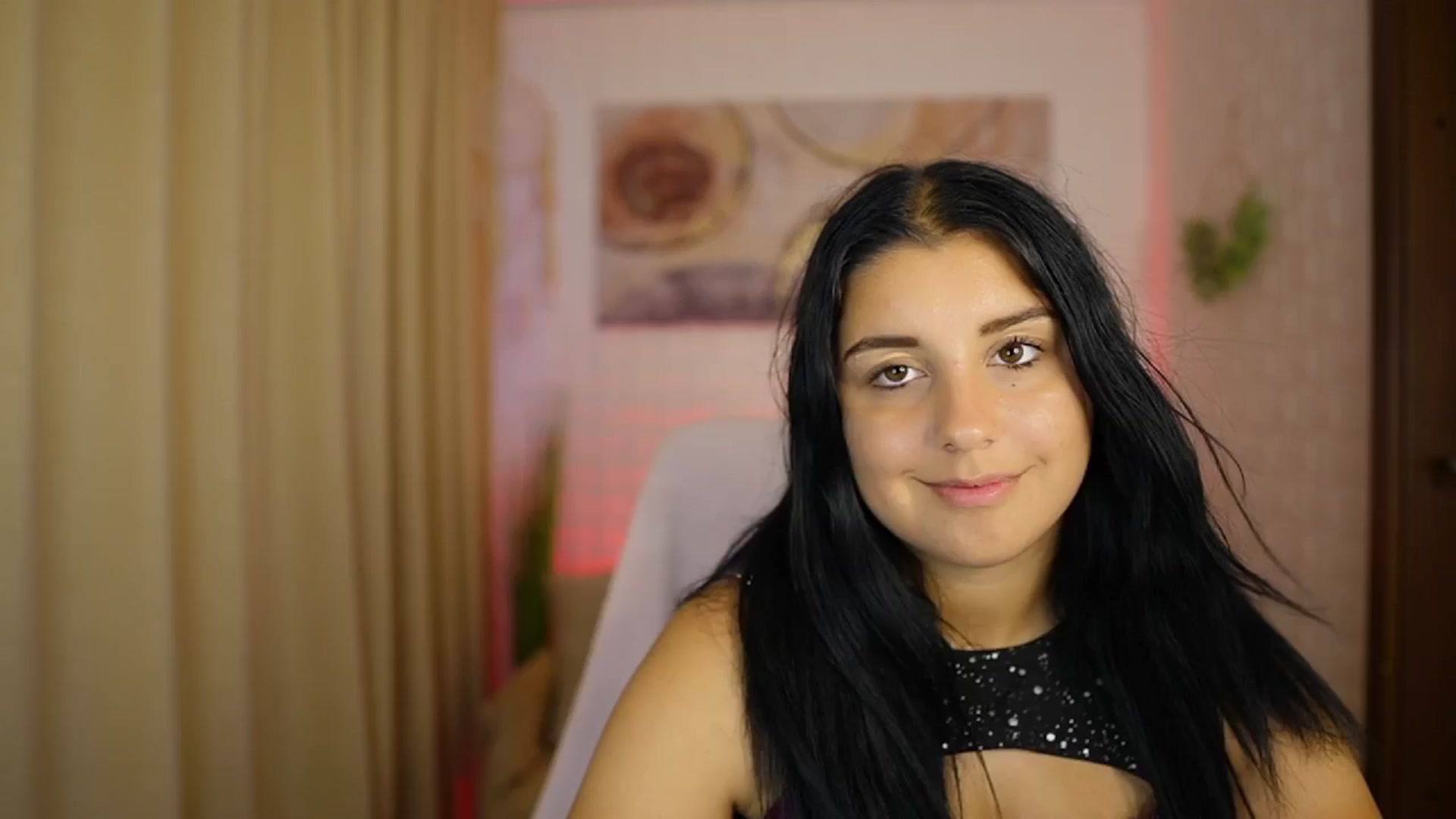 Gallery image thumbnail from Liya__Silver's myfreecams stream on, 08/09/2024, 17:18 image 11 of 20