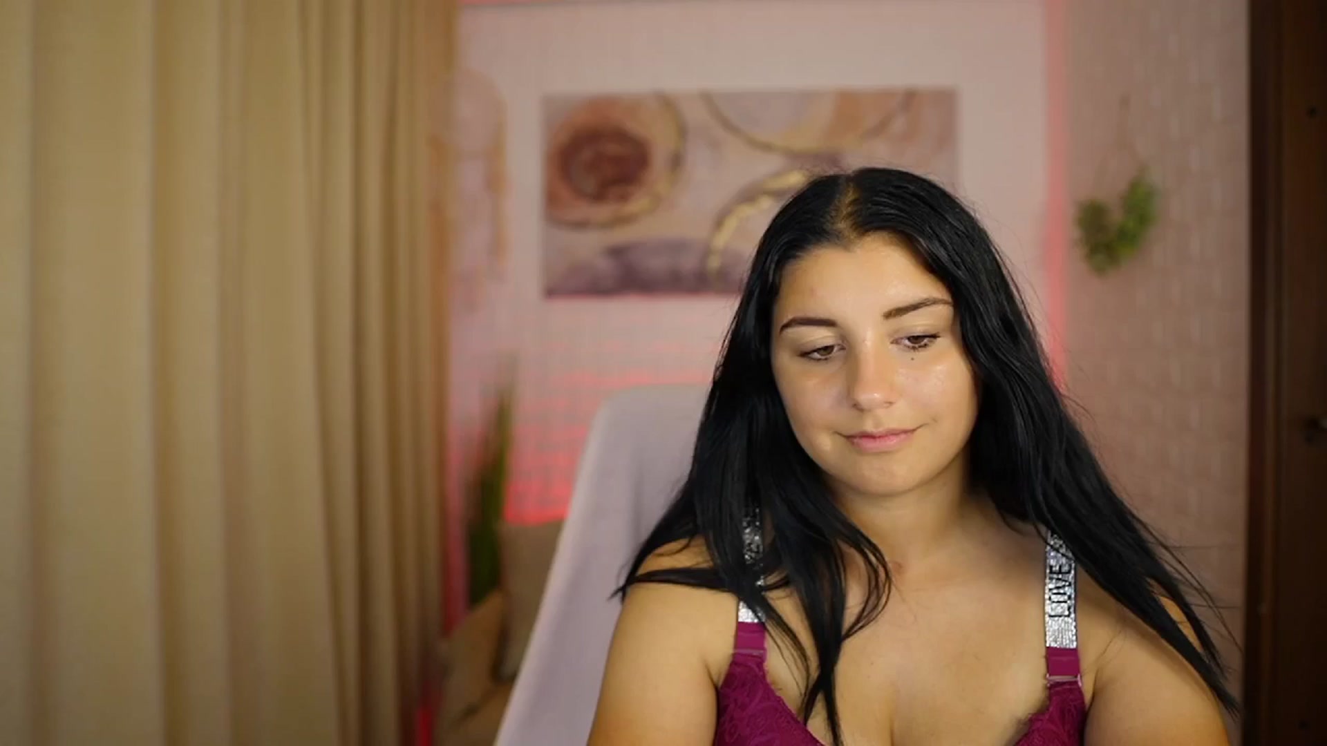 Gallery image thumbnail from Liya__Silver's myfreecams stream on, 08/09/2024, 18:05 image 18 of 20