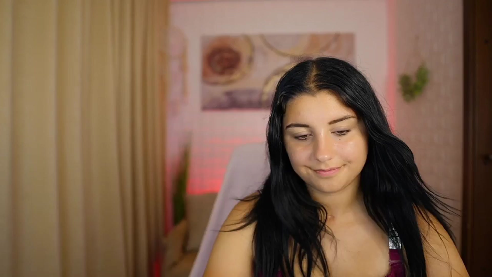 Gallery image thumbnail from Liya__Silver's myfreecams stream on, 08/09/2024, 18:05 image 9 of 20