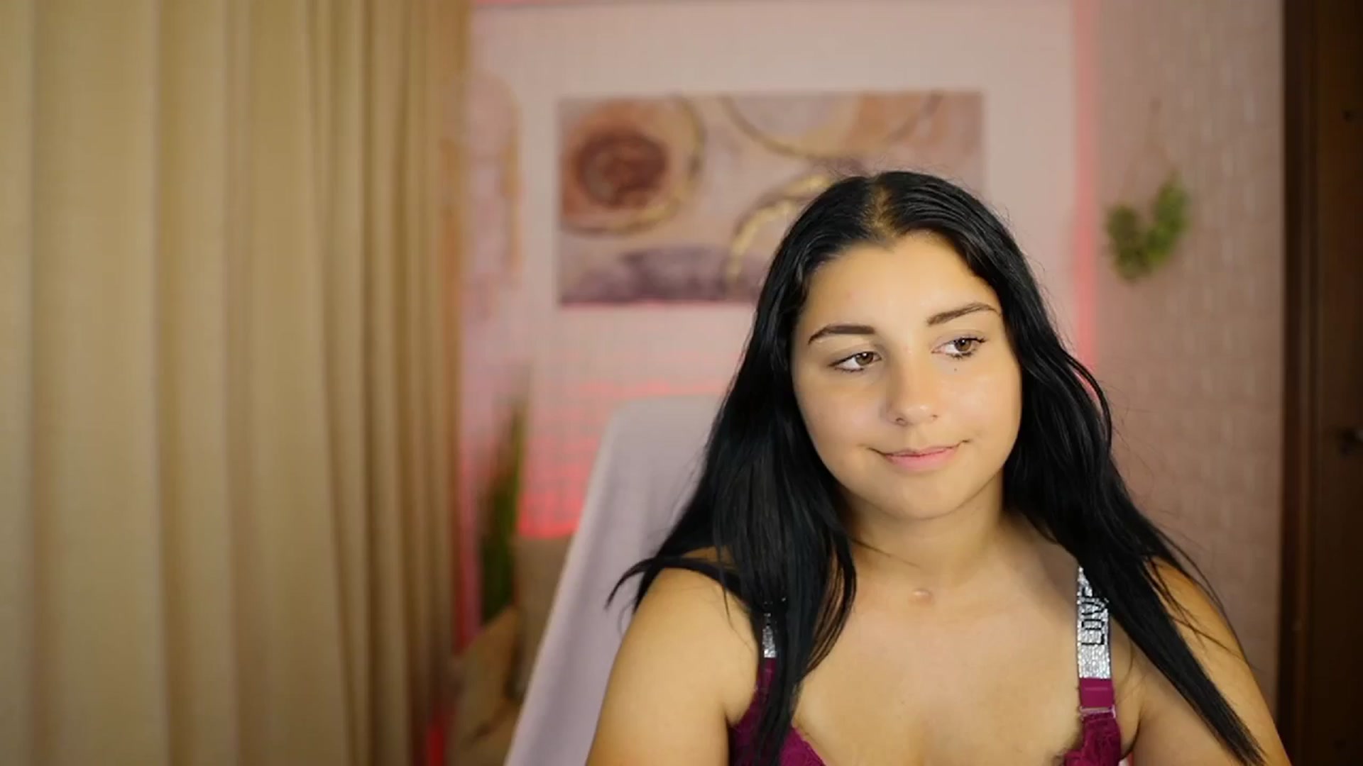 Gallery image thumbnail from Liya__Silver's myfreecams stream on, 08/09/2024, 18:05 image 15 of 20