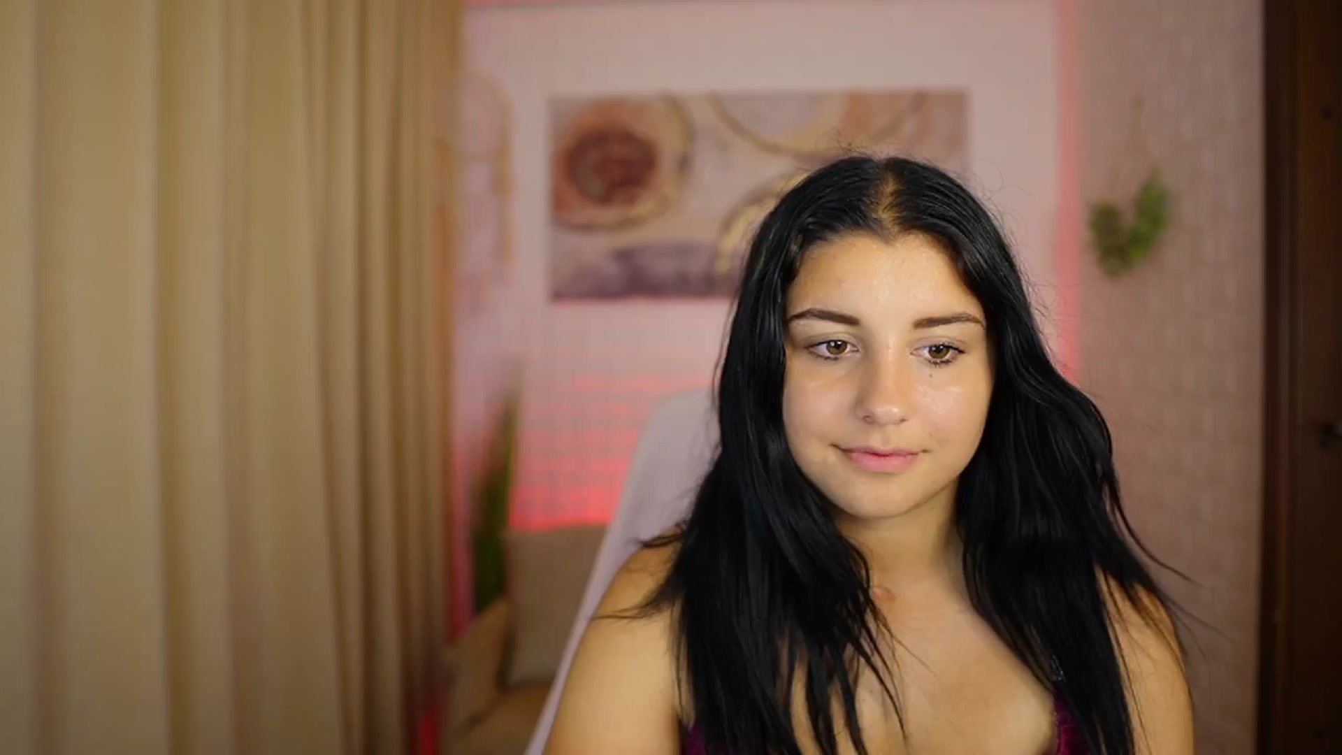 Gallery image thumbnail from Liya__Silver's myfreecams stream on, 08/09/2024, 18:05 image 11 of 20