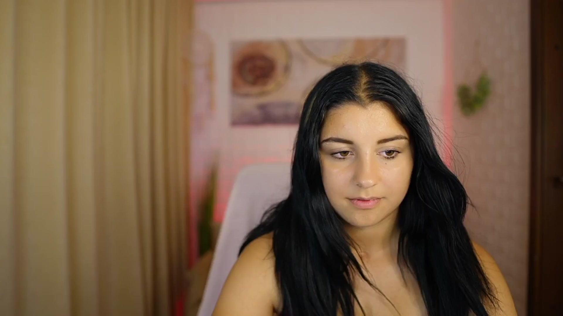 Gallery image thumbnail from Liya__Silver's myfreecams stream on, 08/09/2024, 18:05 image 4 of 20