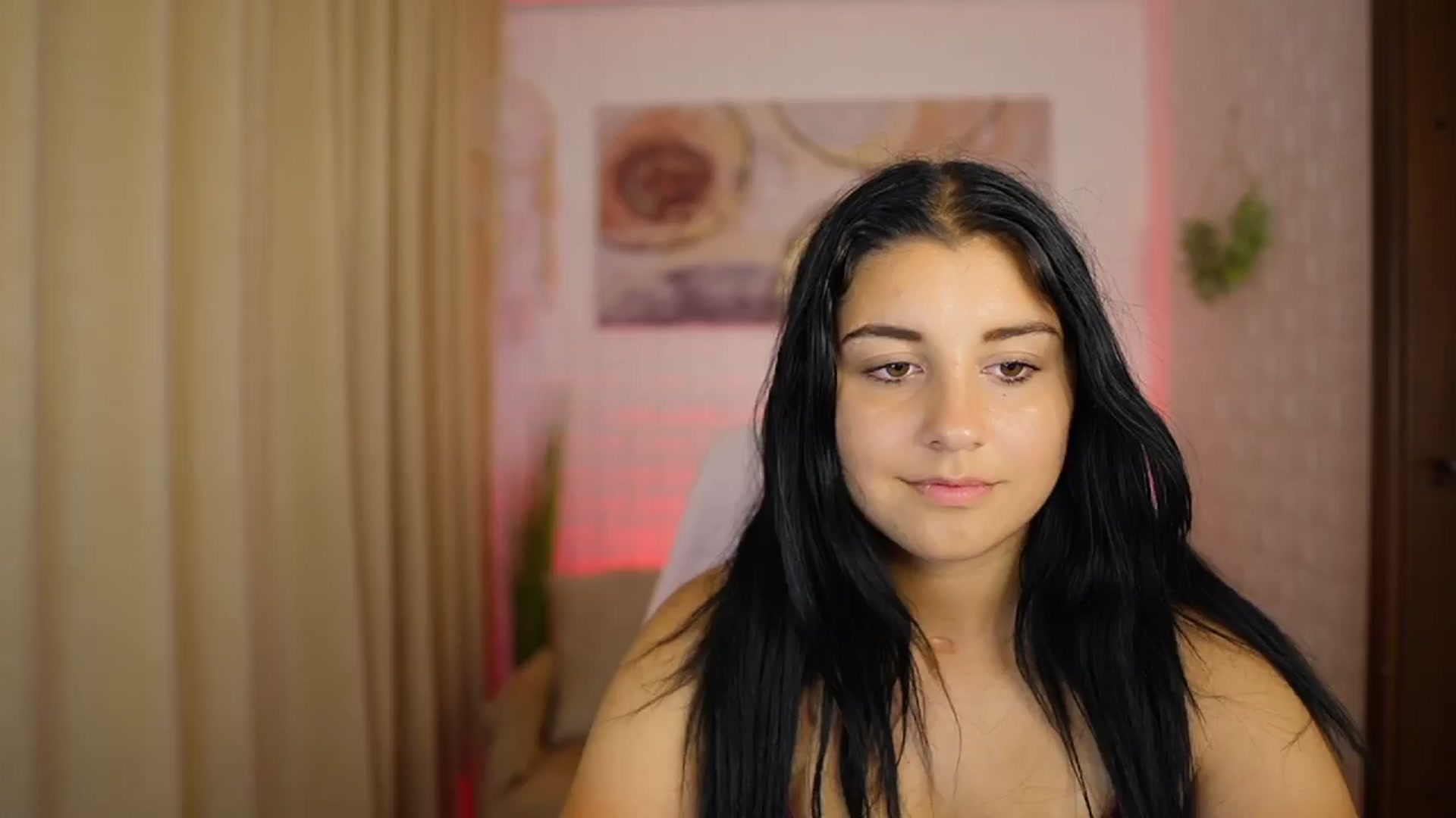 Gallery image thumbnail from Liya__Silver's myfreecams stream on, 08/09/2024, 18:05 image 8 of 20