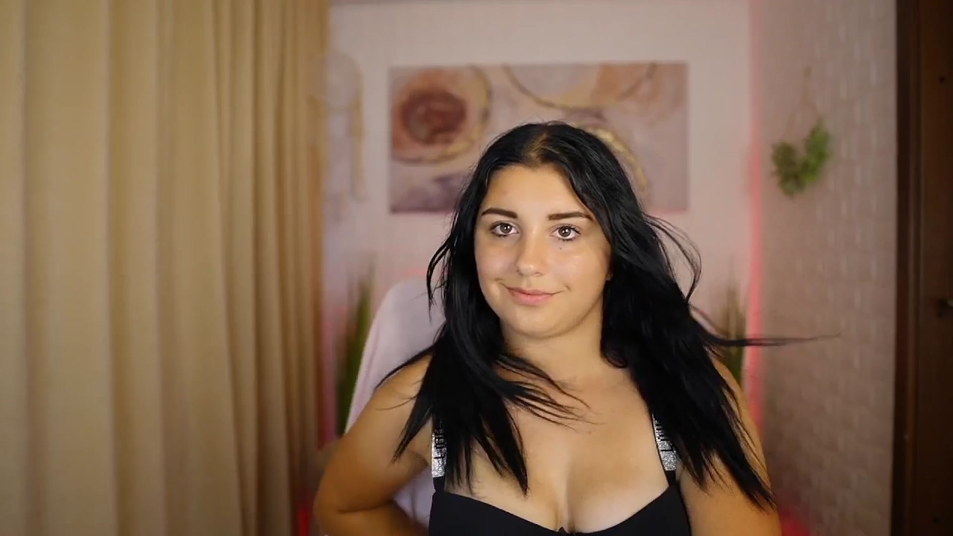 Gallery image thumbnail from Liya__Silver's myfreecams stream on, 08/10/2024, 18:14 image 15 of 20