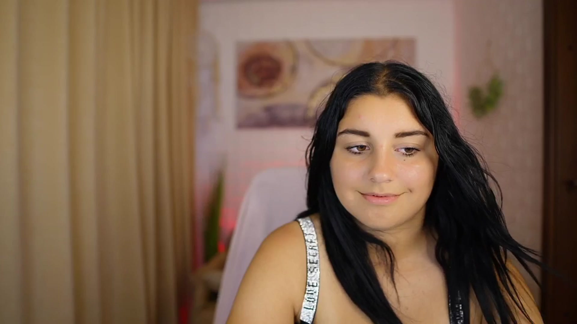 Gallery image thumbnail from Liya__Silver's myfreecams stream on, 08/10/2024, 18:14 image 11 of 20