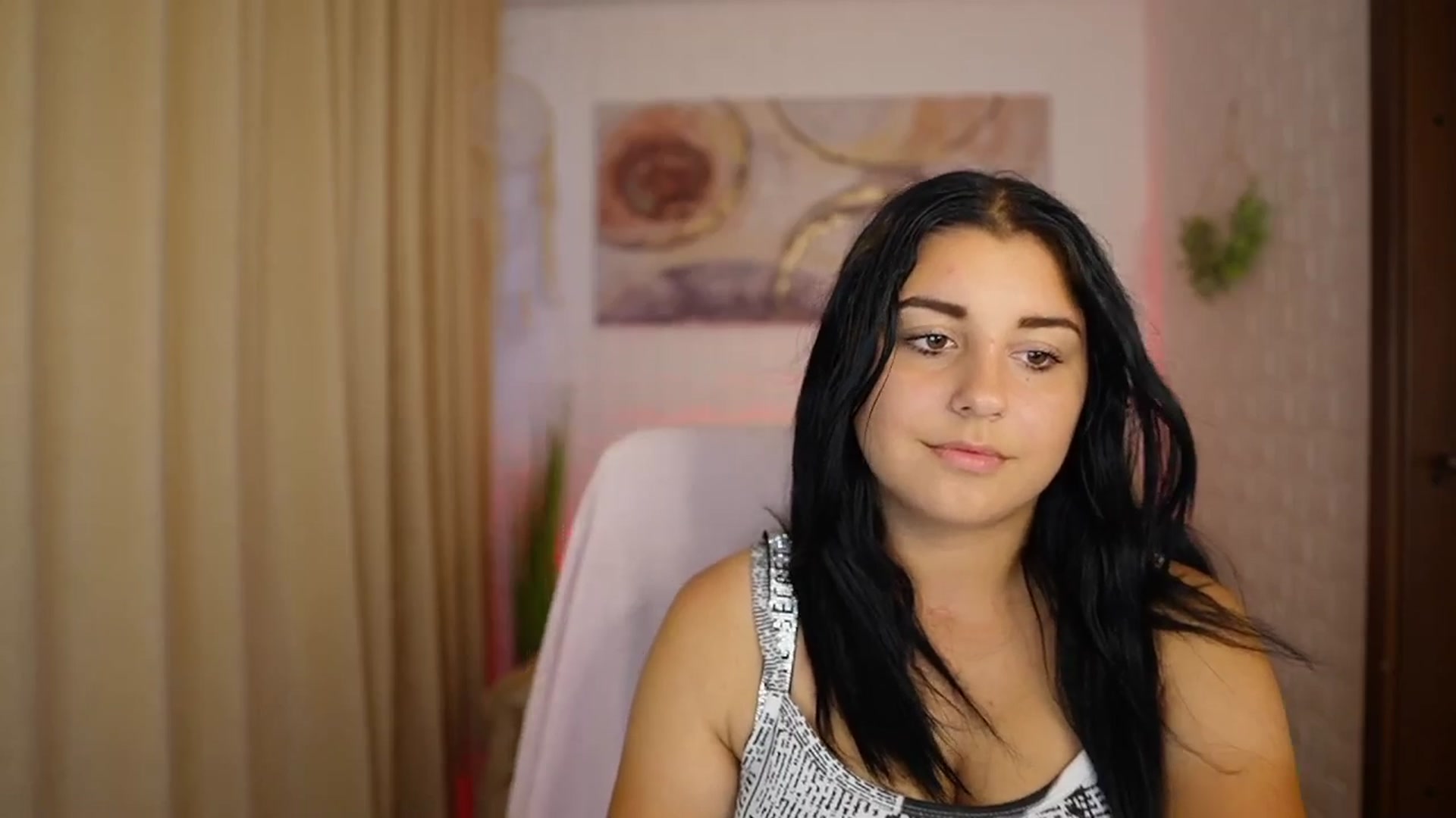 Gallery image thumbnail from Liya__Silver's myfreecams stream on, 08/10/2024, 18:14 image 2 of 20