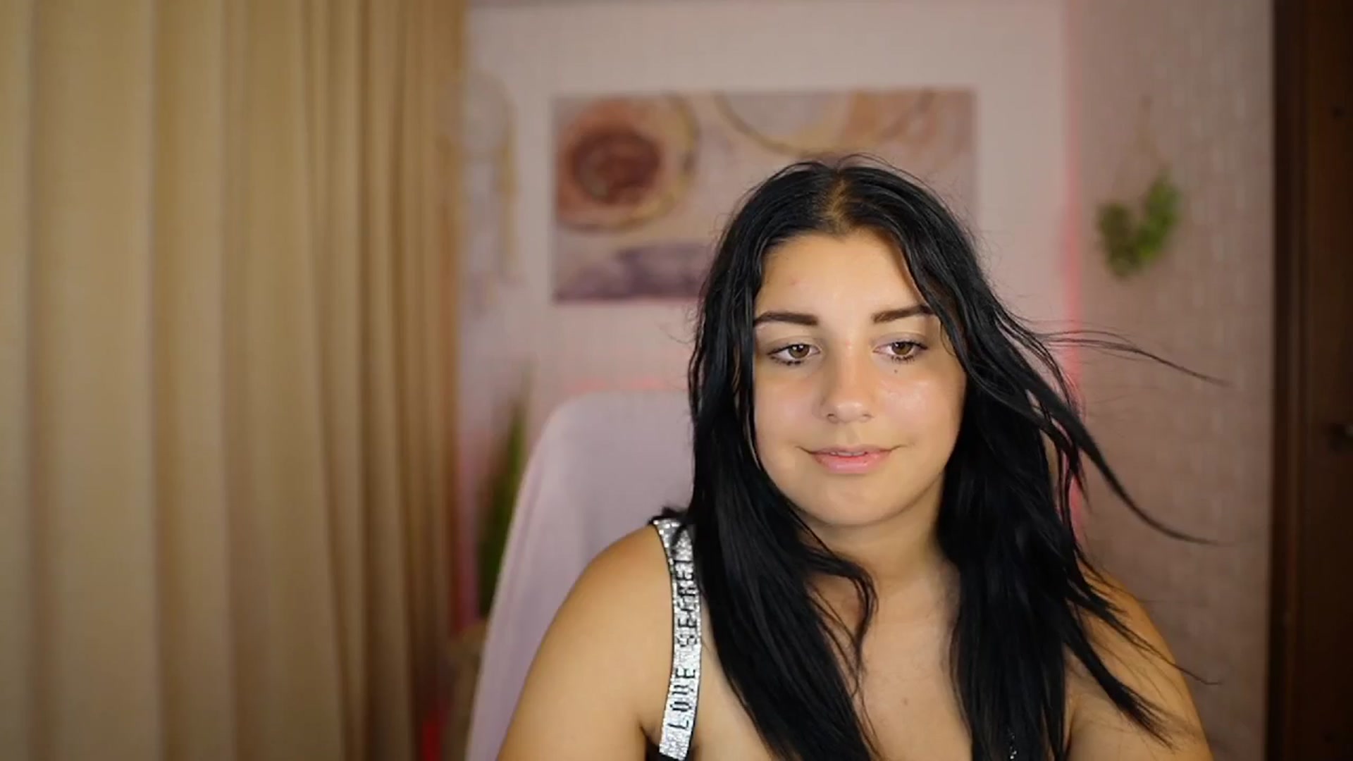 Gallery image thumbnail from Liya__Silver's myfreecams stream on, 08/10/2024, 18:14 image 16 of 20