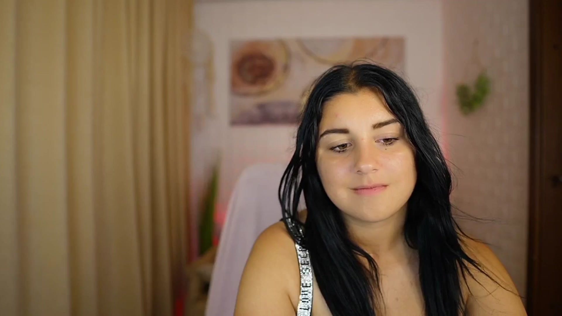 Gallery image thumbnail from Liya__Silver's myfreecams stream on, 08/10/2024, 18:14 image 18 of 20