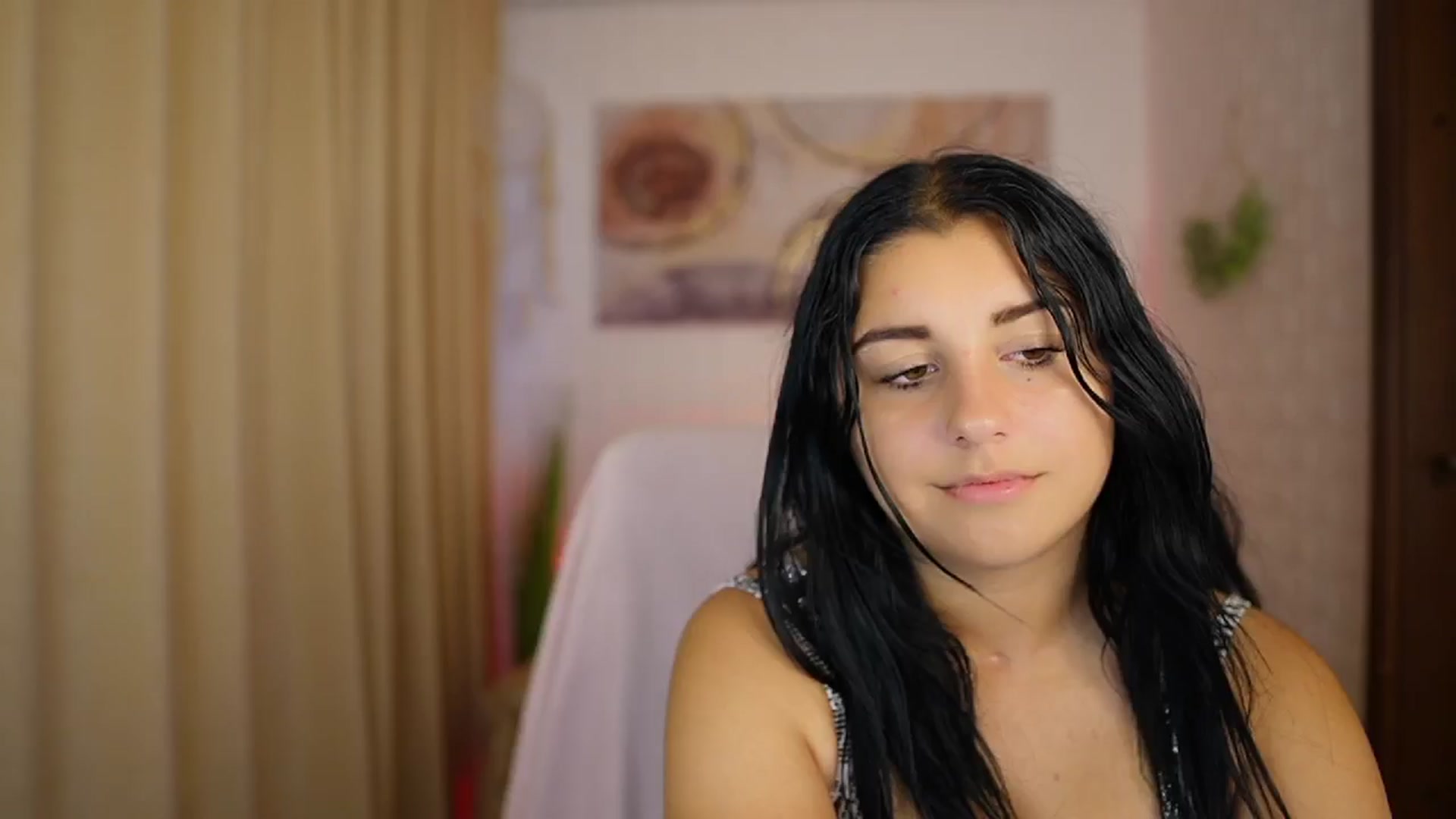 Gallery image thumbnail from Liya__Silver's myfreecams stream on, 08/10/2024, 18:14 image 1 of 20