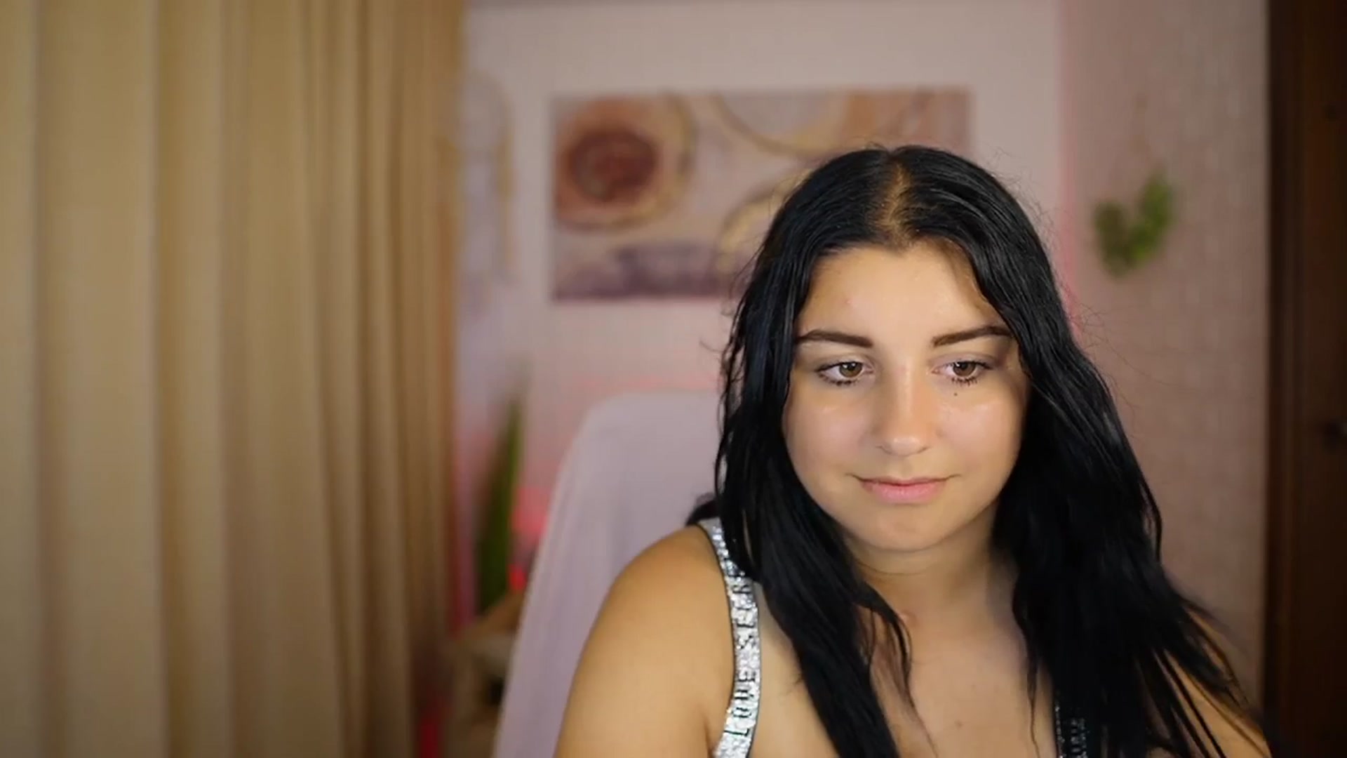 Gallery image thumbnail from Liya__Silver's myfreecams stream on, 08/10/2024, 18:14 image 13 of 20