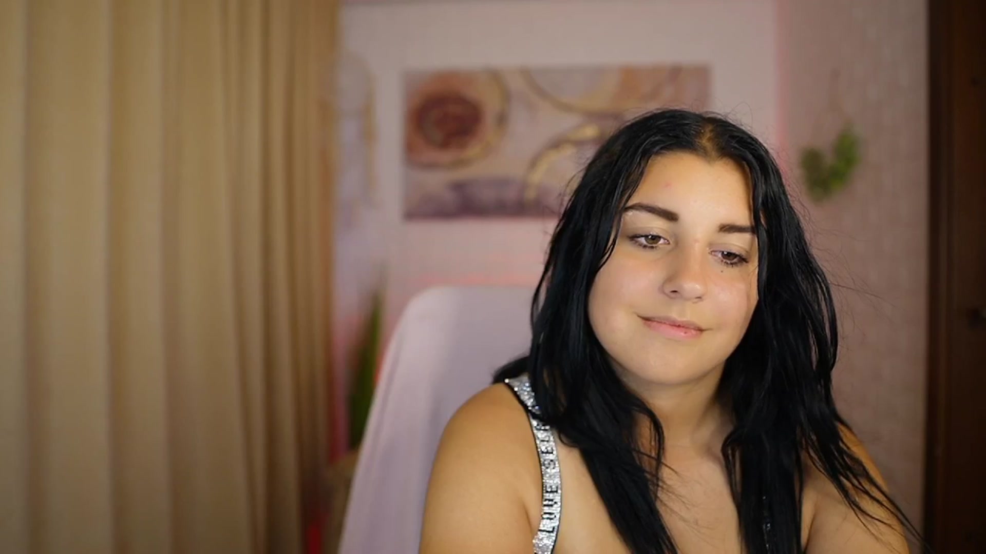 Gallery image thumbnail from Liya__Silver's myfreecams stream on, 08/10/2024, 18:14 image 12 of 20