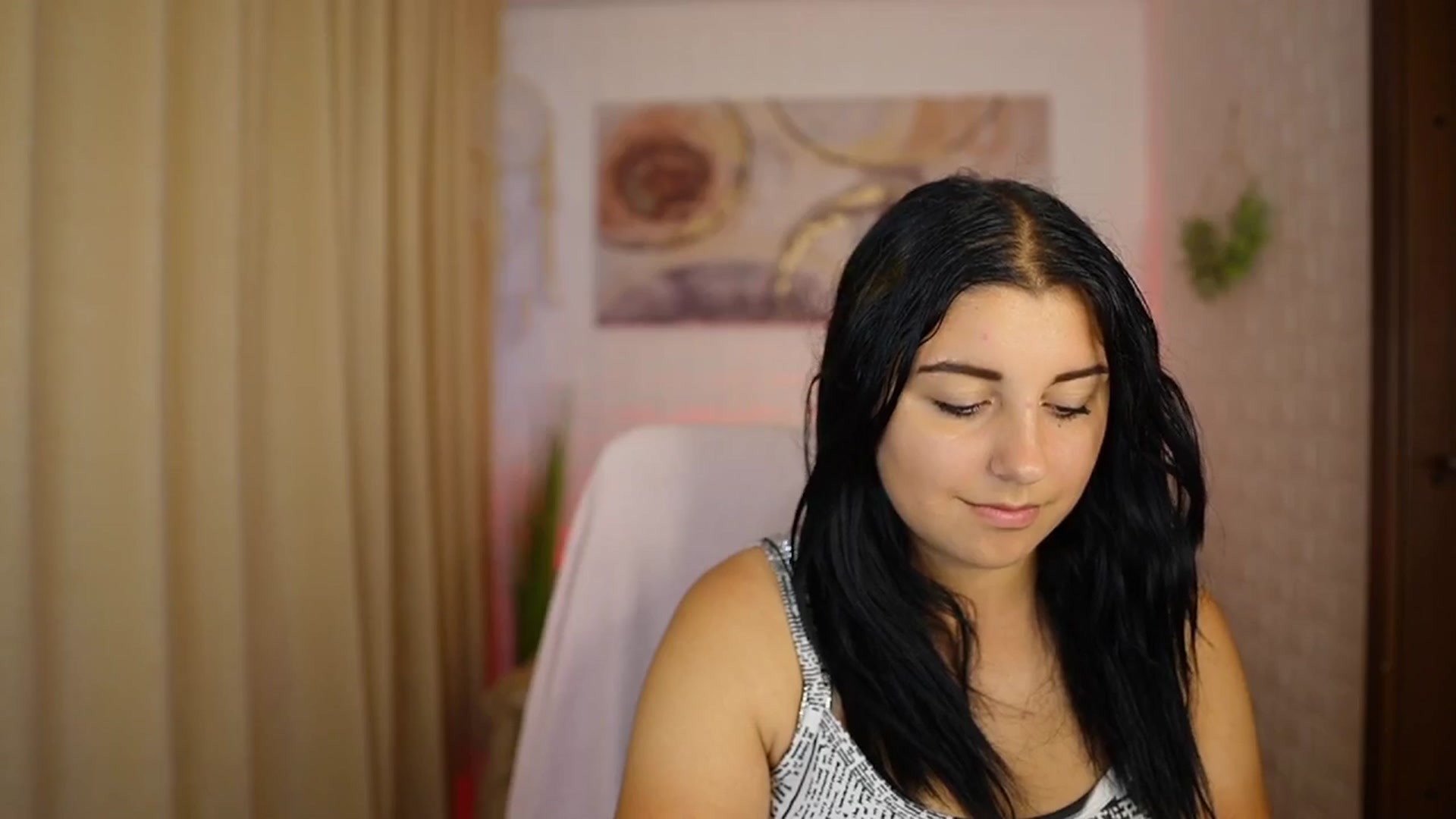 Gallery image thumbnail from Liya__Silver's myfreecams stream on, 08/10/2024, 18:14 image 6 of 20