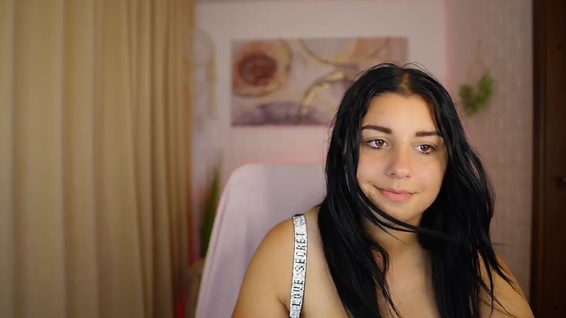 Gallery image thumbnail from Liya__Silver's myfreecams stream on, 08/10/2024, 18:14 image 17 of 20