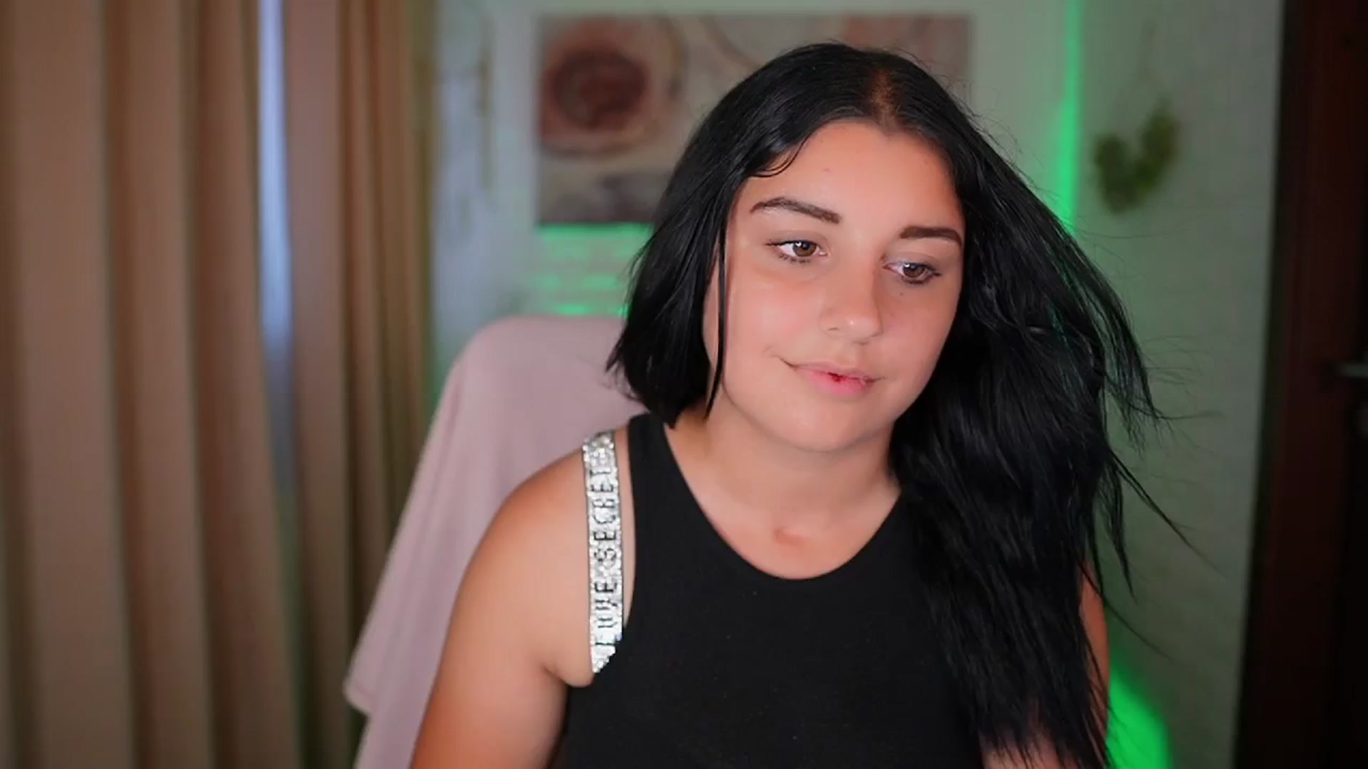 Gallery image thumbnail from Liya__Silver's myfreecams stream on, 08/14/2024, 13:36 image 7 of 20