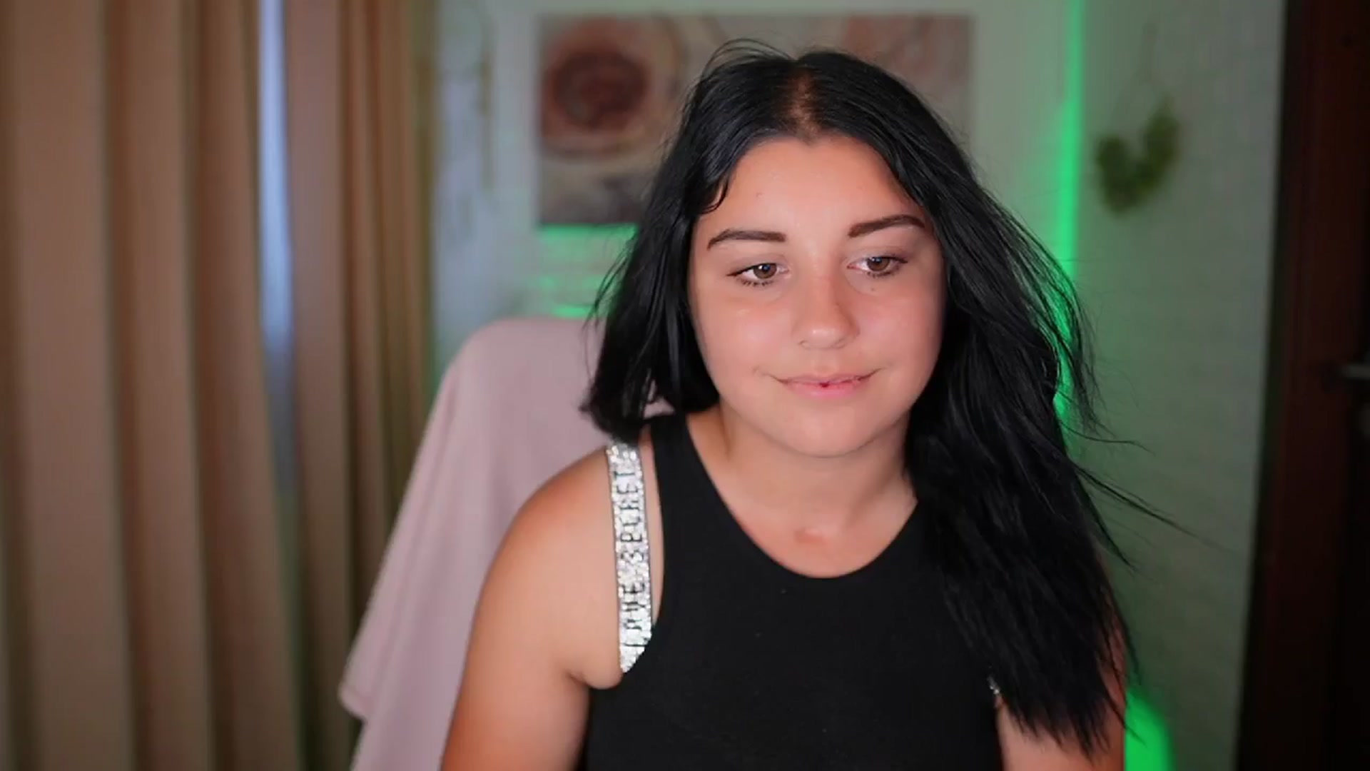 Gallery image thumbnail from Liya__Silver's myfreecams stream on, 08/14/2024, 13:36 image 13 of 20