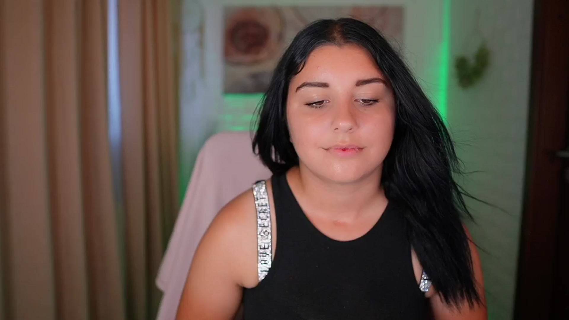 Gallery image thumbnail from Liya__Silver's myfreecams stream on, 08/14/2024, 13:36 image 4 of 20