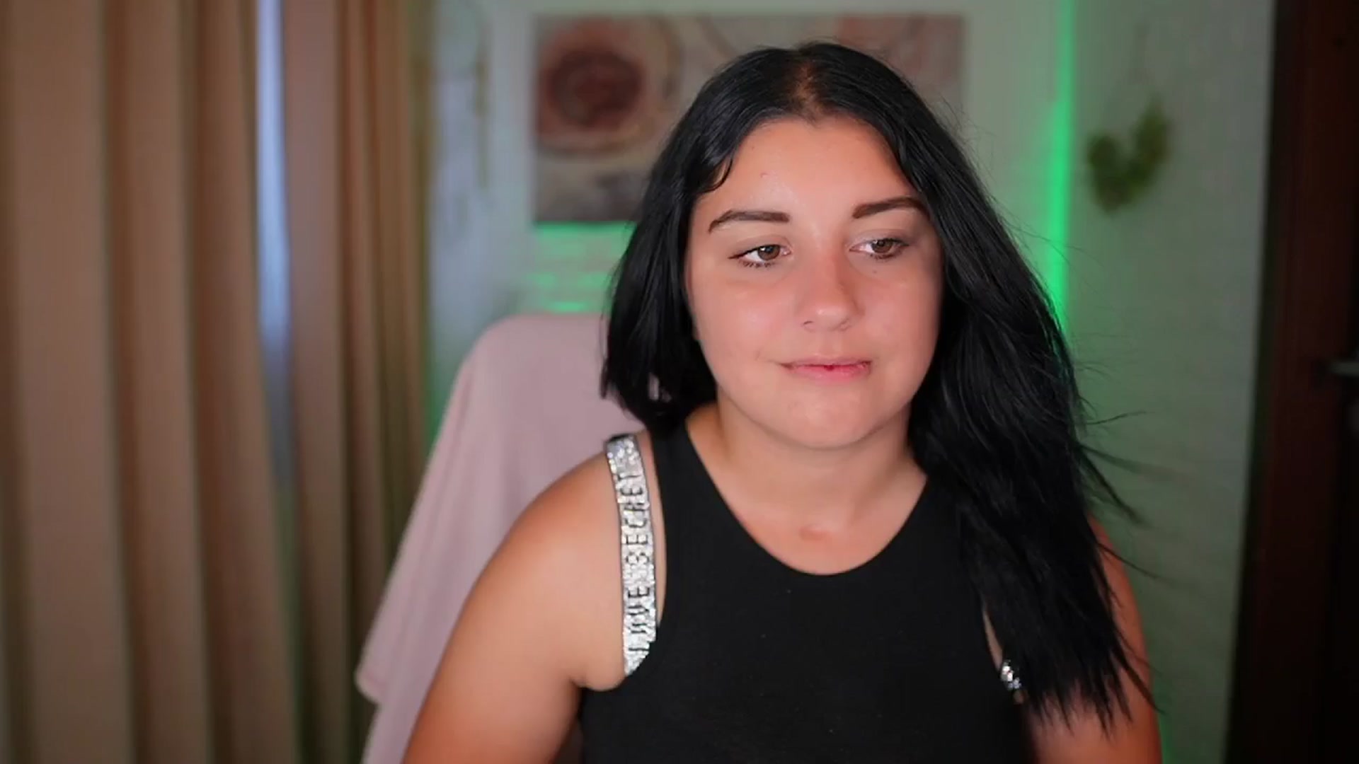 Gallery image thumbnail from Liya__Silver's myfreecams stream on, 08/14/2024, 13:36 image 5 of 20