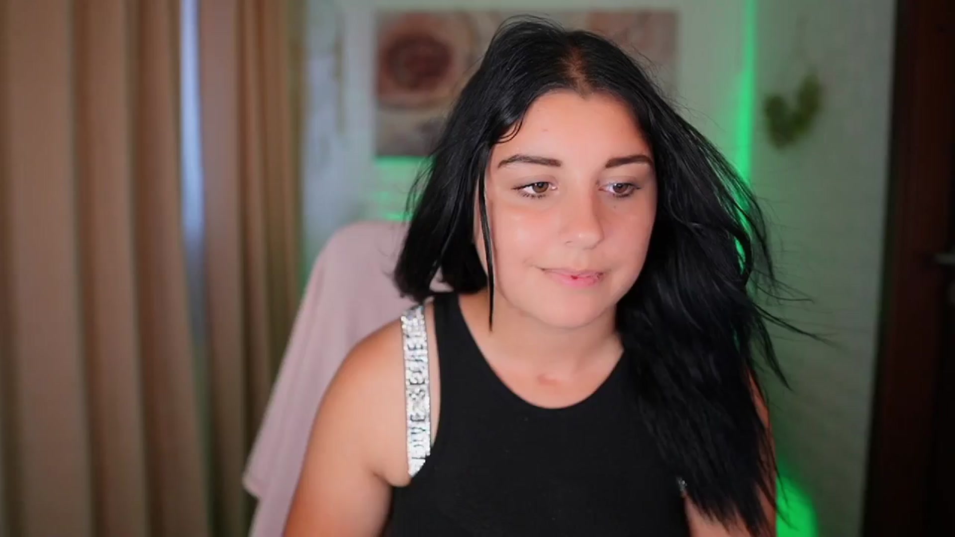Gallery image thumbnail from Liya__Silver's myfreecams stream on, 08/14/2024, 13:36 image 14 of 20
