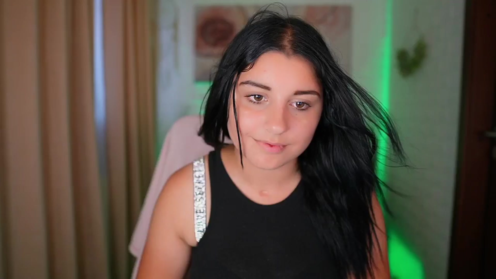 Gallery image thumbnail from Liya__Silver's myfreecams stream on, 08/14/2024, 13:36 image 10 of 20