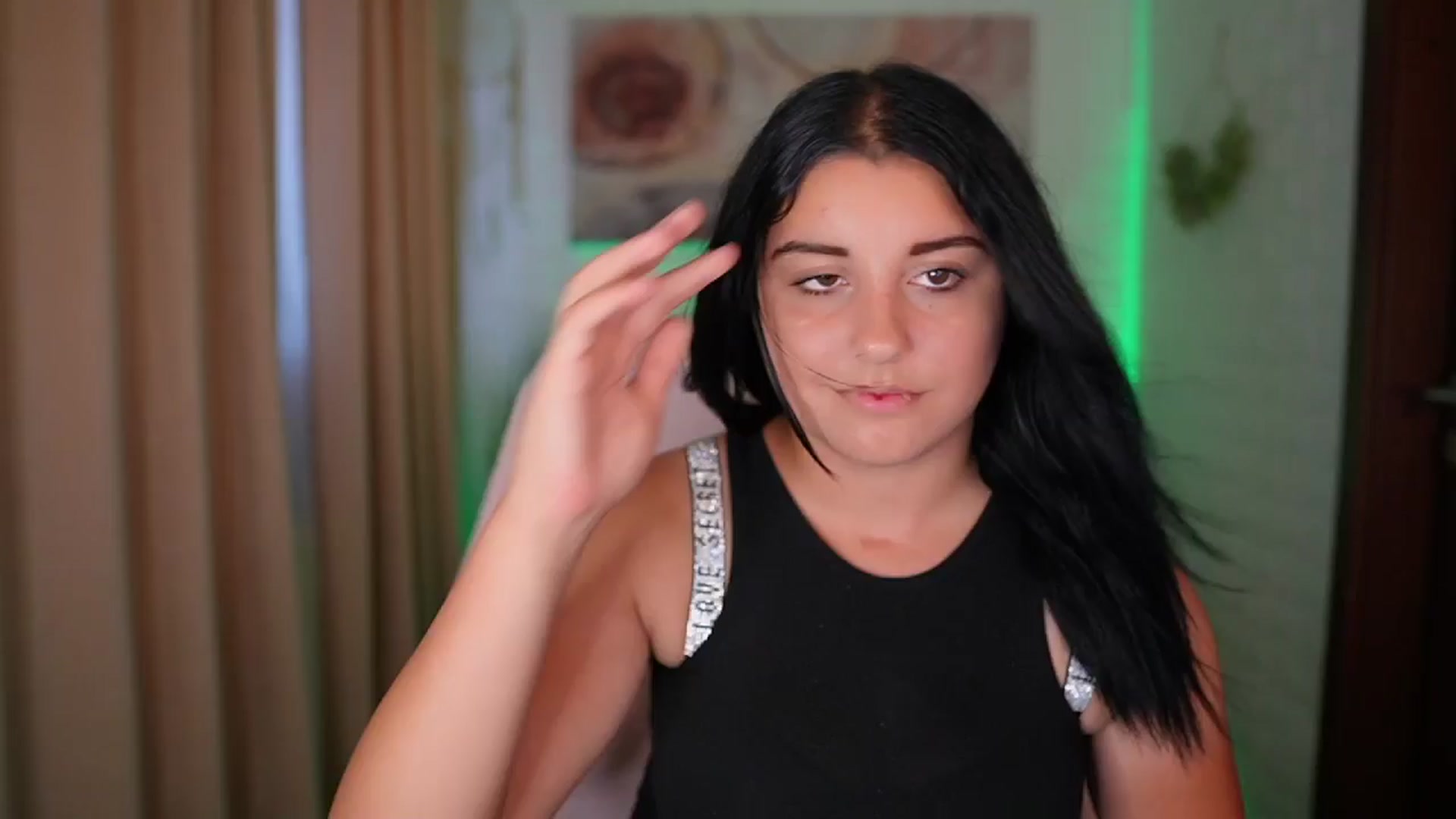 Gallery image thumbnail from Liya__Silver's myfreecams stream on, 08/14/2024, 13:36 image 3 of 20