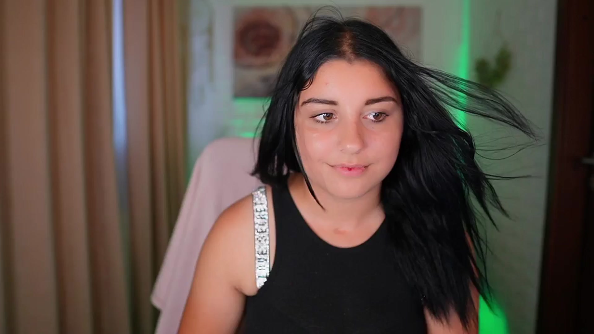 Gallery image thumbnail from Liya__Silver's myfreecams stream on, 08/14/2024, 13:36 image 11 of 20