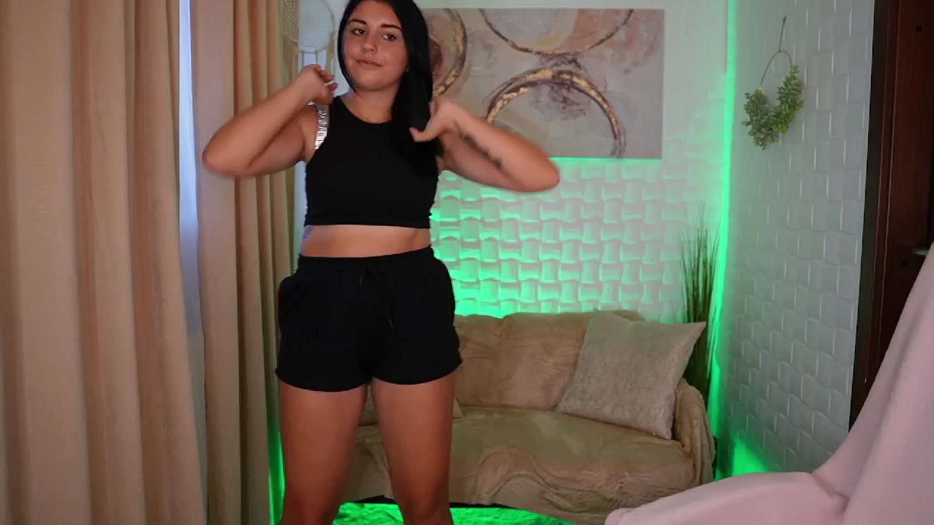 Gallery image thumbnail from Liya__Silver's myfreecams stream on, 08/14/2024, 13:36 image 18 of 20