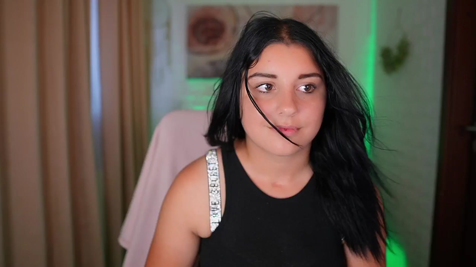 Gallery image thumbnail from Liya__Silver's myfreecams stream on, 08/14/2024, 13:36 image 12 of 20