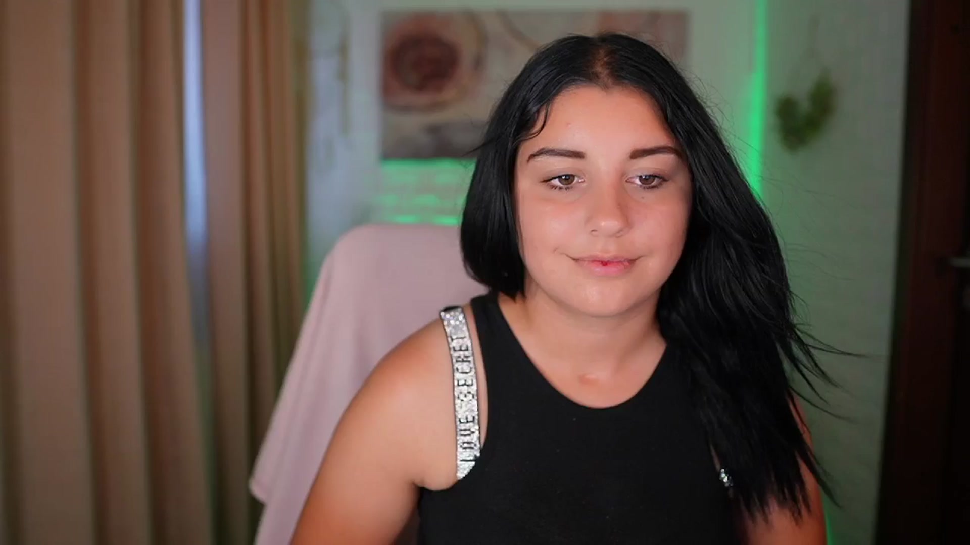 Gallery image thumbnail from Liya__Silver's myfreecams stream on, 08/14/2024, 13:36 image 1 of 20