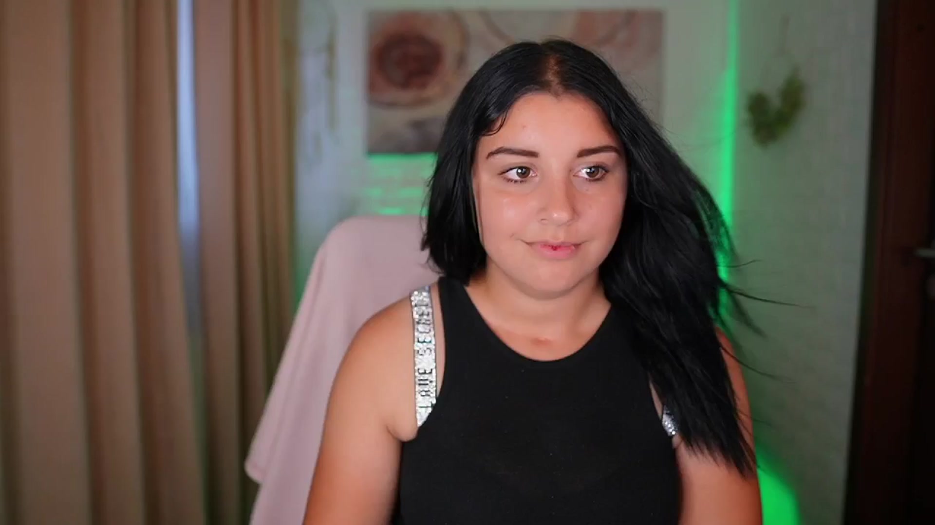 Gallery image thumbnail from Liya__Silver's myfreecams stream on, 08/14/2024, 13:36 image 6 of 20