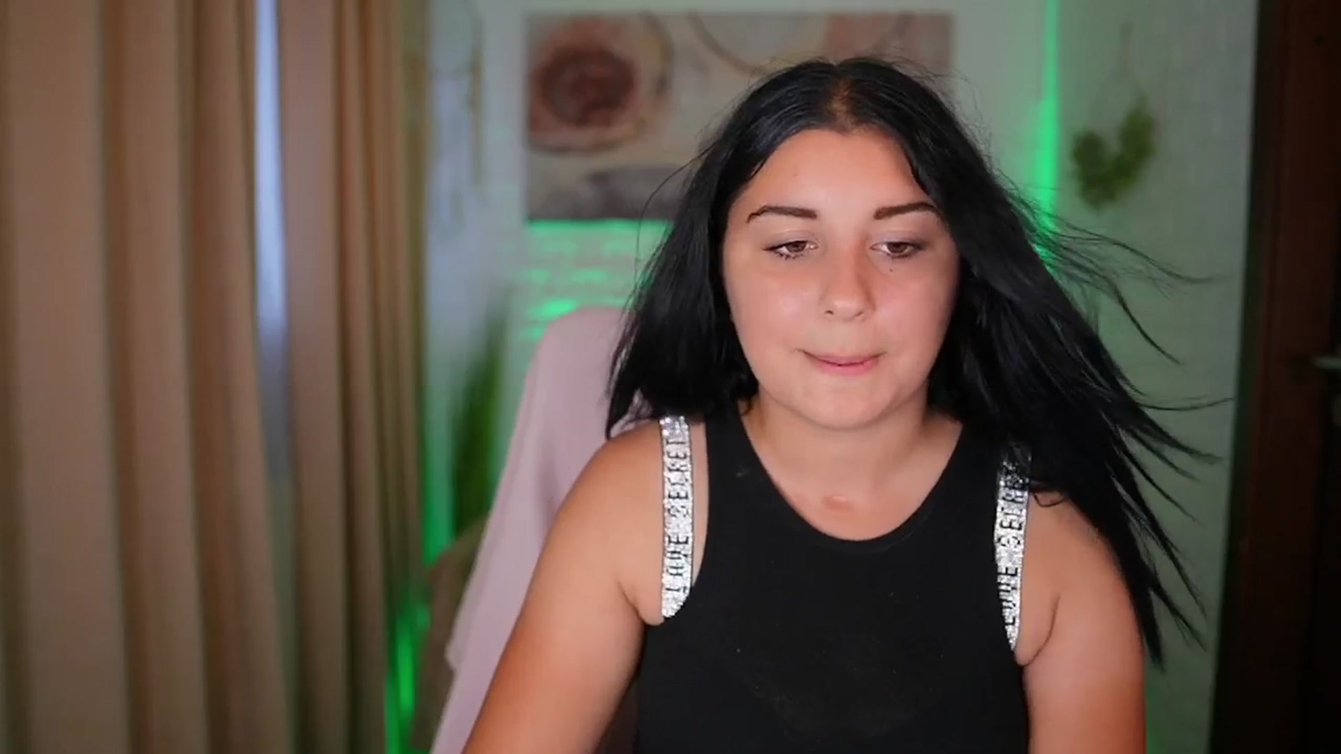 Gallery image thumbnail from Liya__Silver's myfreecams stream on, 08/14/2024, 16:42 image 13 of 20