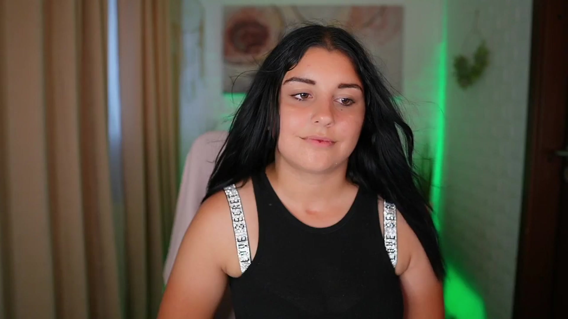 Gallery image thumbnail from Liya__Silver's myfreecams stream on, 08/14/2024, 16:42 image 5 of 20