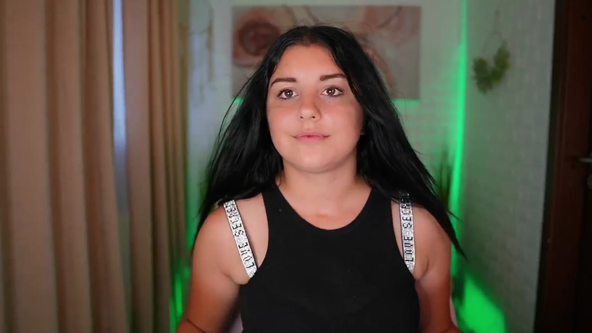 Gallery image thumbnail from Liya__Silver's myfreecams stream on, 08/14/2024, 16:42 image 6 of 20