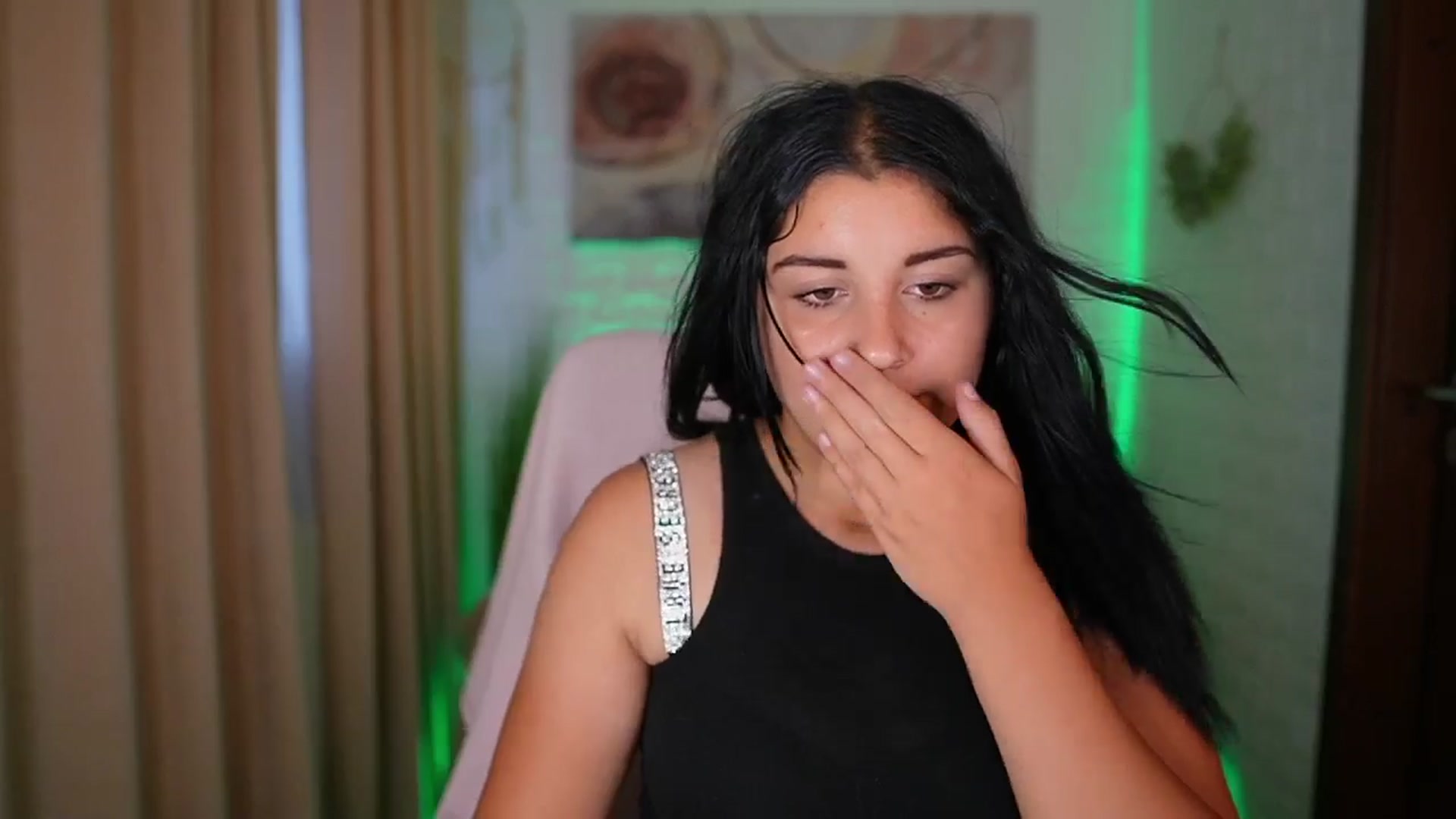 Gallery image thumbnail from Liya__Silver's myfreecams stream on, 08/14/2024, 16:42 image 9 of 20