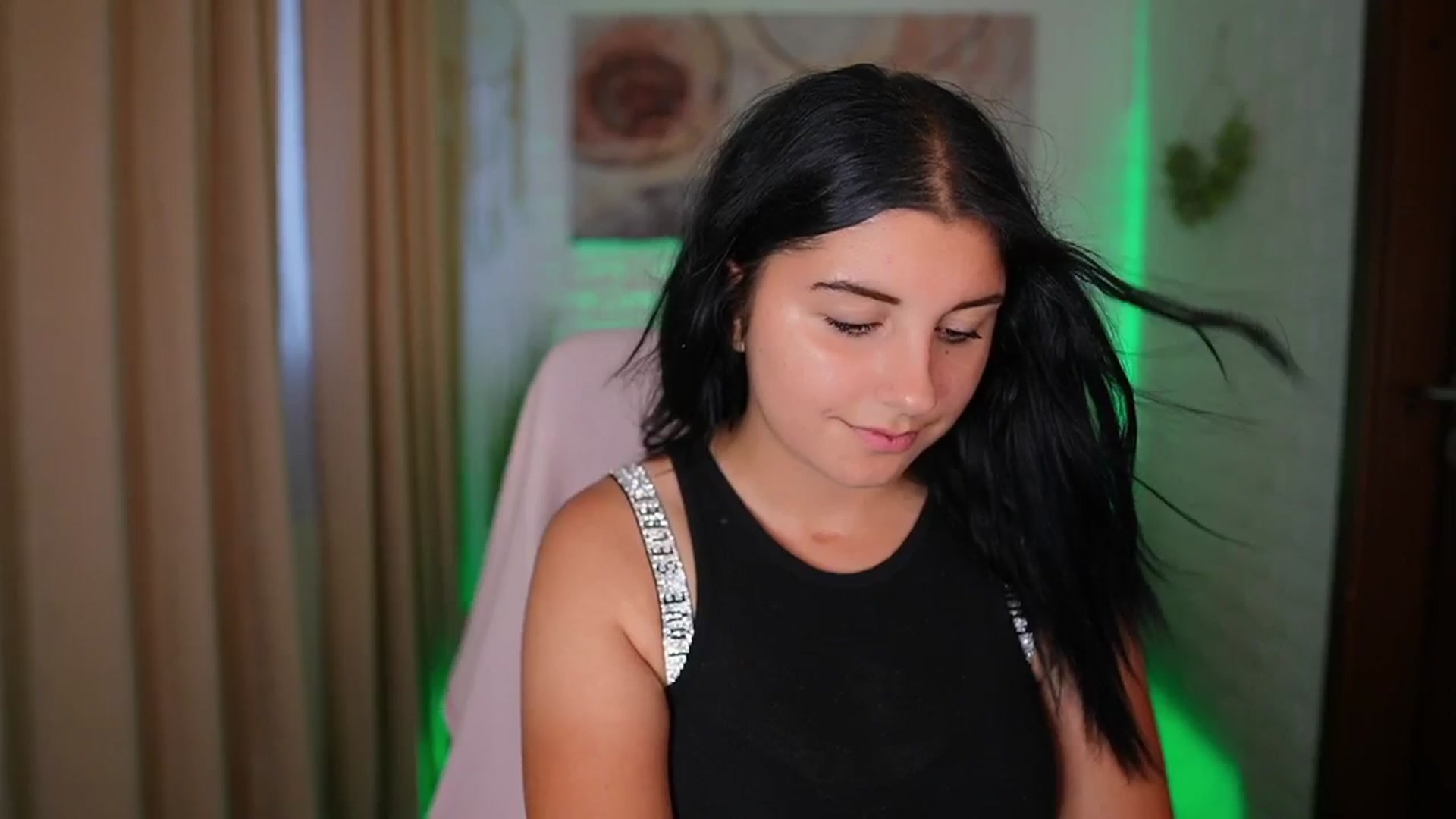 Gallery image thumbnail from Liya__Silver's myfreecams stream on, 08/14/2024, 16:42 image 10 of 20